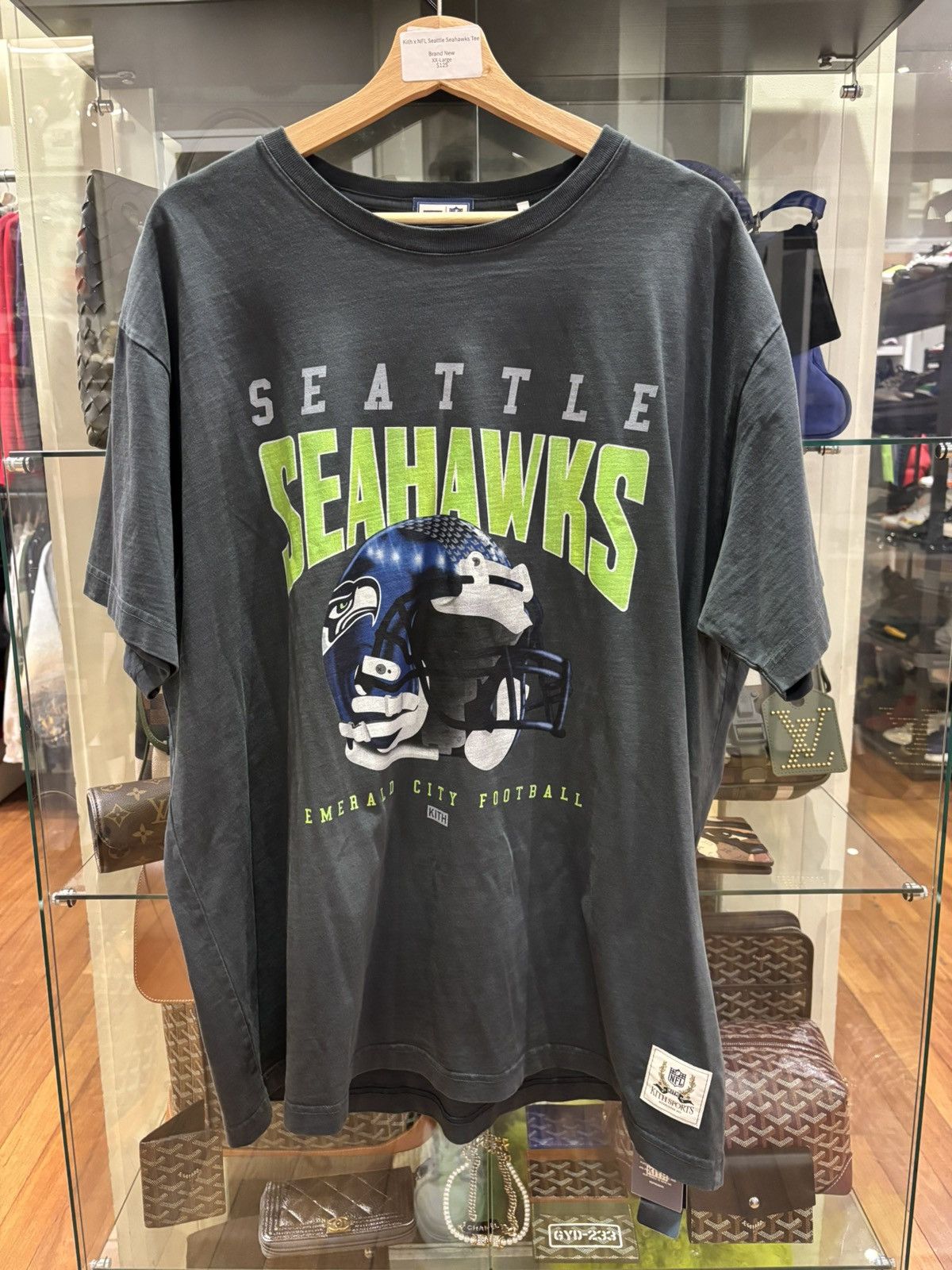 Kith × NFL Kith X Seattle Seahawks Tee Size US XXL / EU 58 / 5 - 1 Thumbnail