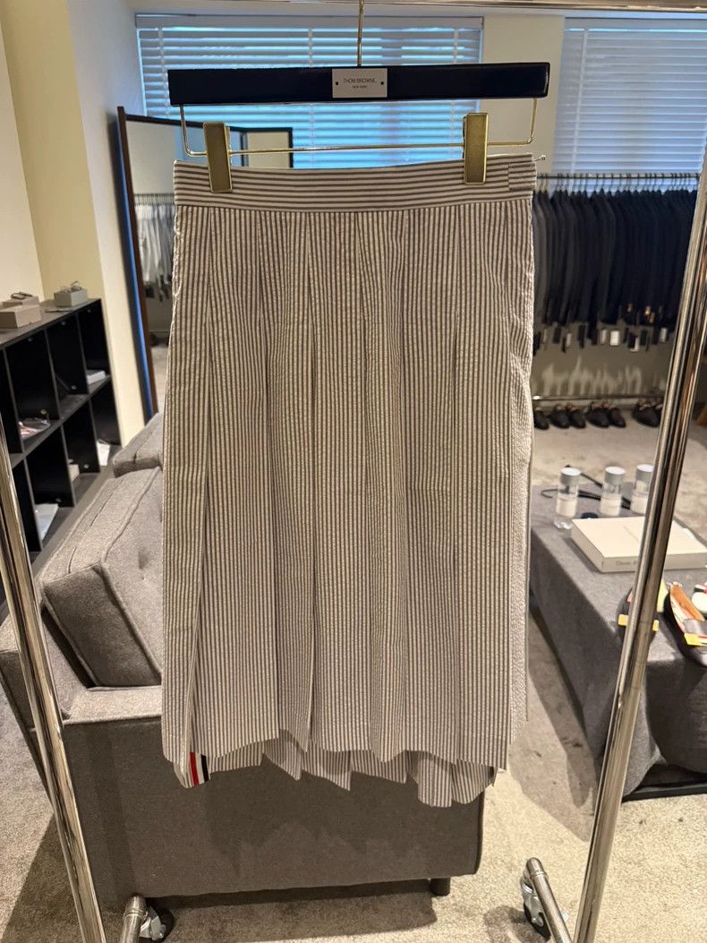 Thom Browne Thom Browne A long version of the pleated skirt Size 25" / US 0 / IT 36 - 1 Thumbnail