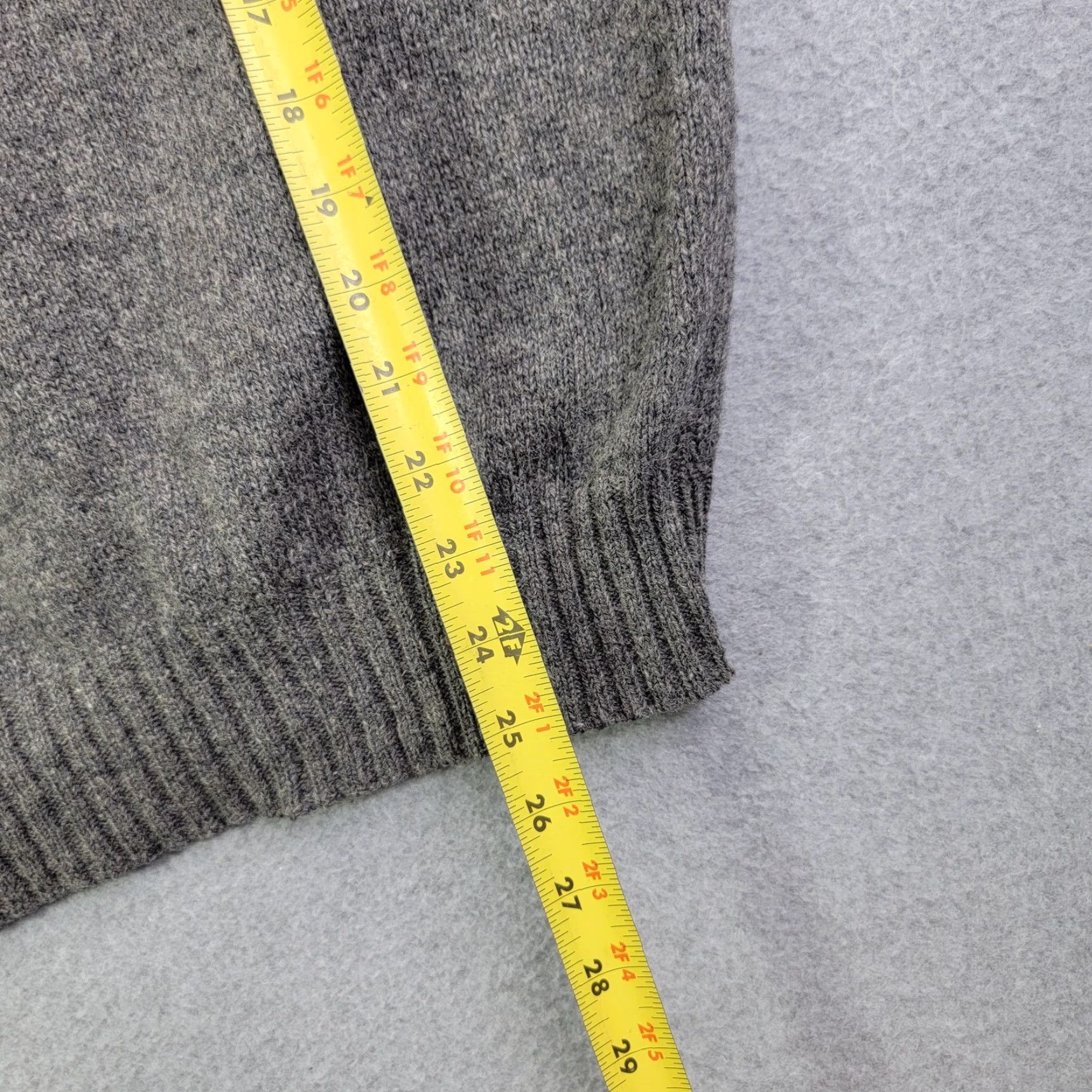 Jantzen Jantzen Sweater Vest Mens Large Gray V-Neck Knit Pullover Sleeveless Made In USA V-Neck Pullover Vest Casual Winter Knit Mens Large Gray Vest Size US L / EU 52-54 / 3 - 5 Thumbnail