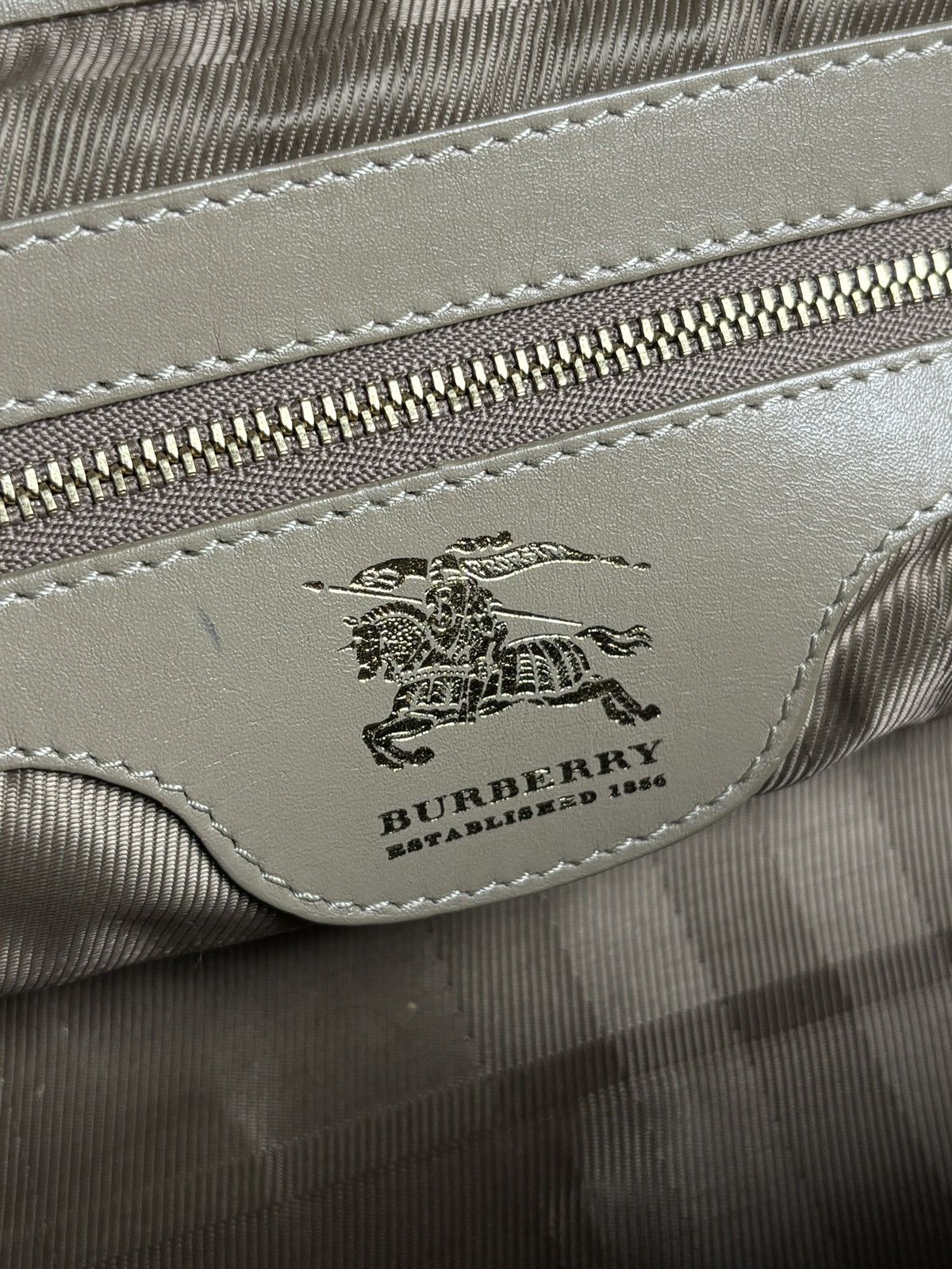 Burberry Burberry Leather Quilted Manor Bag Shoulder Vintage Luxury Size ONE SIZE - 16 Thumbnail