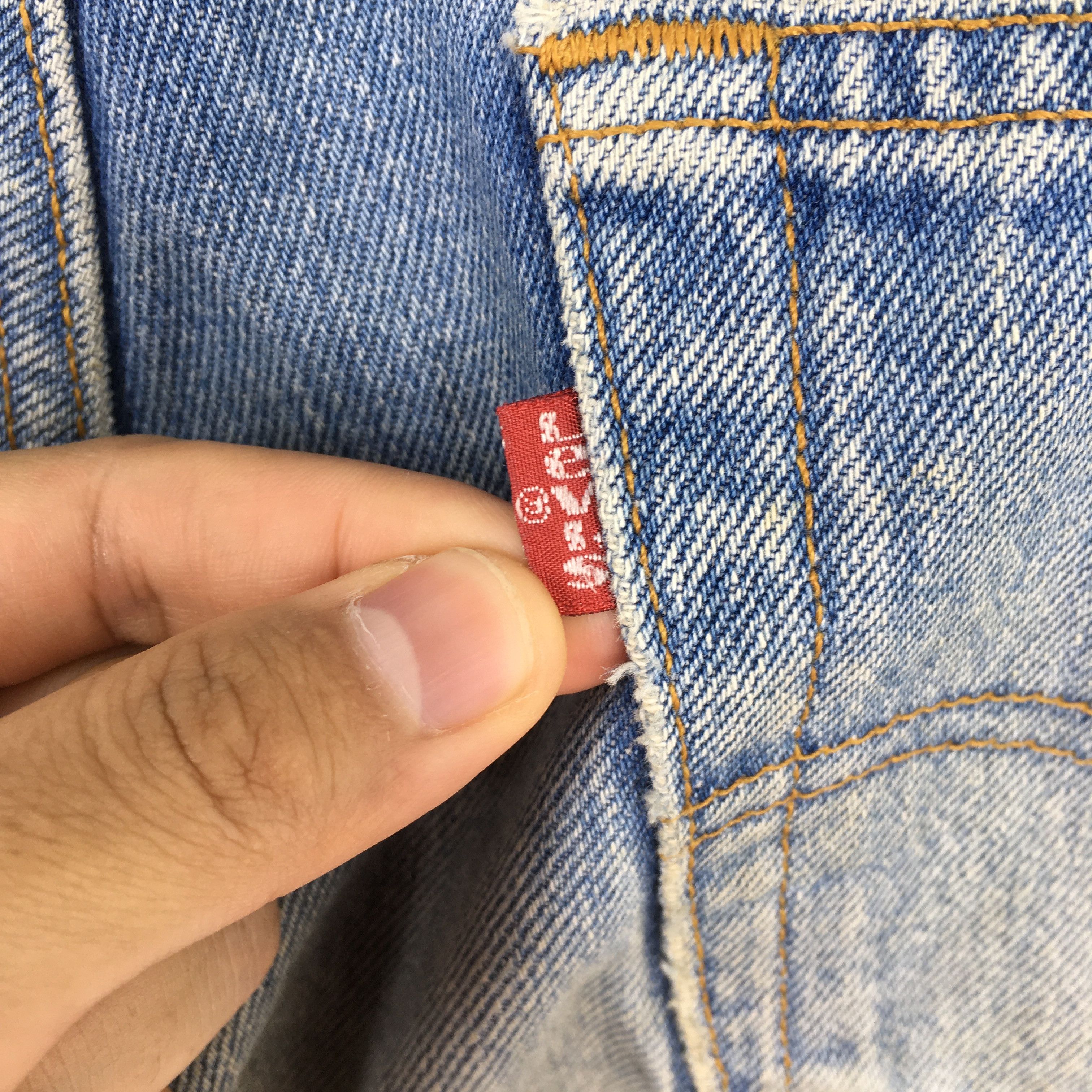 Size 32x27.5 Vintage 90s Levi's 501 Faded Blue Jeans