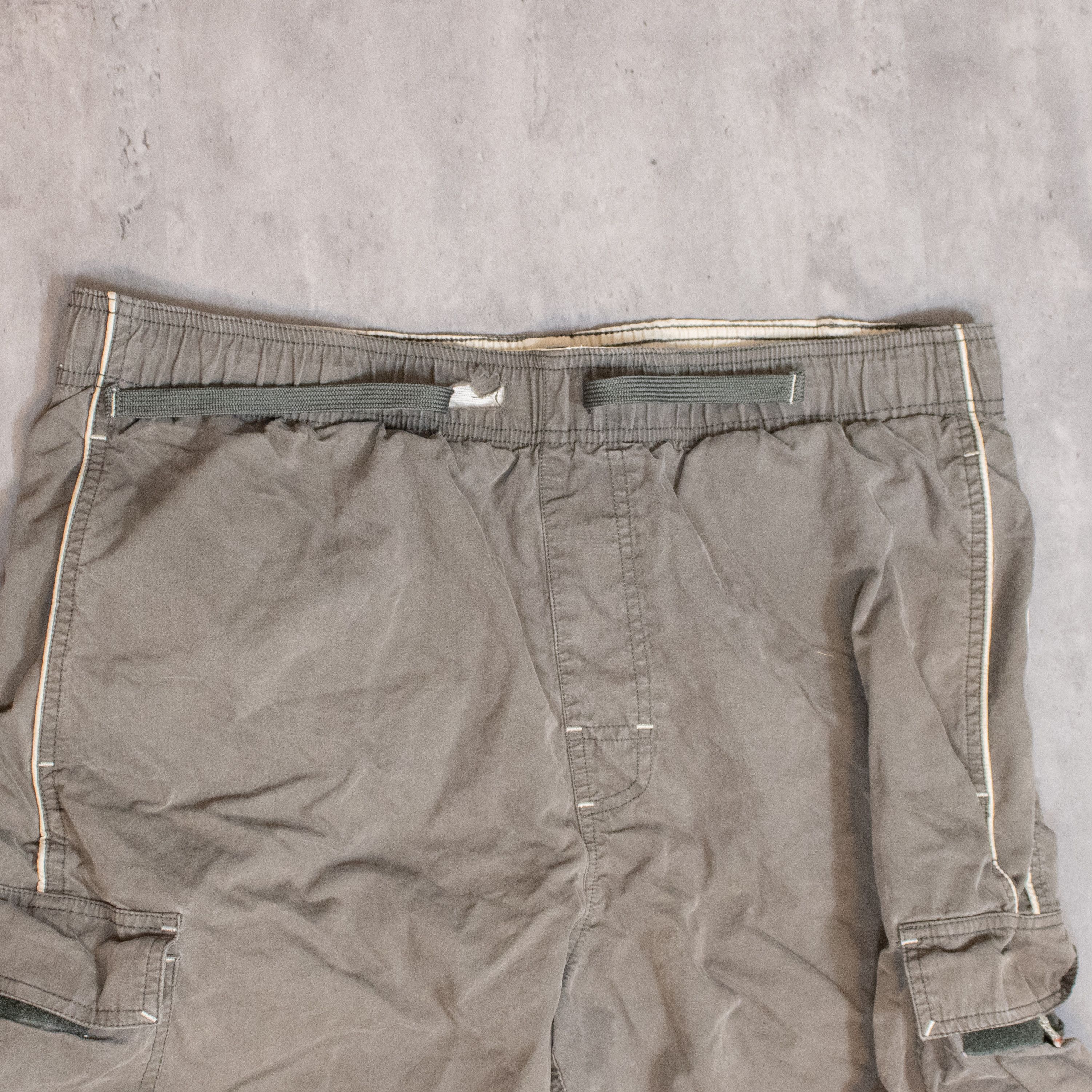 Vintage Y2K 2000's Gotcha Sport Charcoal Grey Baggy Shorts Size US 37 - 9 Thumbnail
