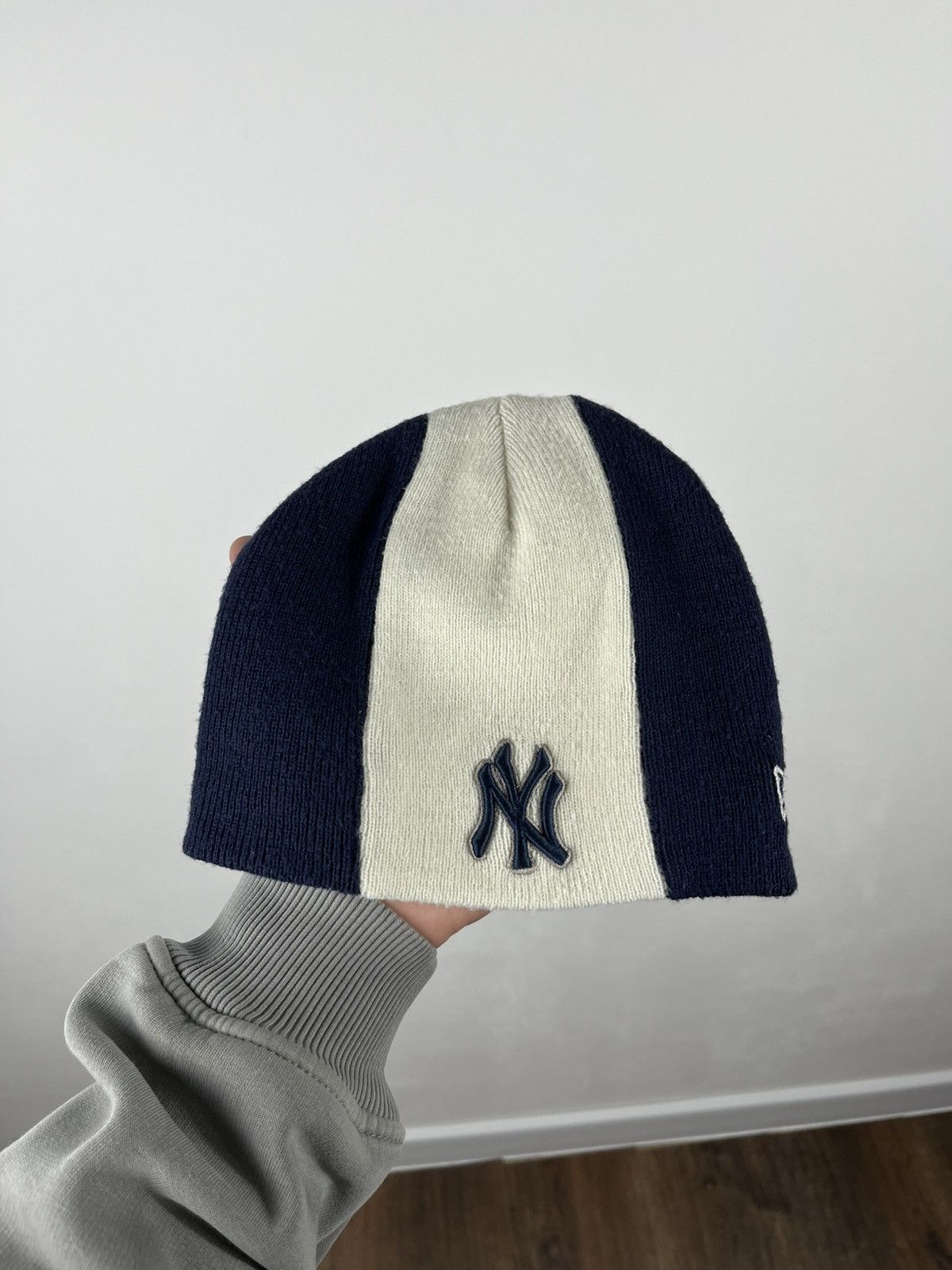 New York Yankees New Era Yankees Two-Tone Beanie Navy White MLB Logo Size ONE SIZE - 1 Thumbnail