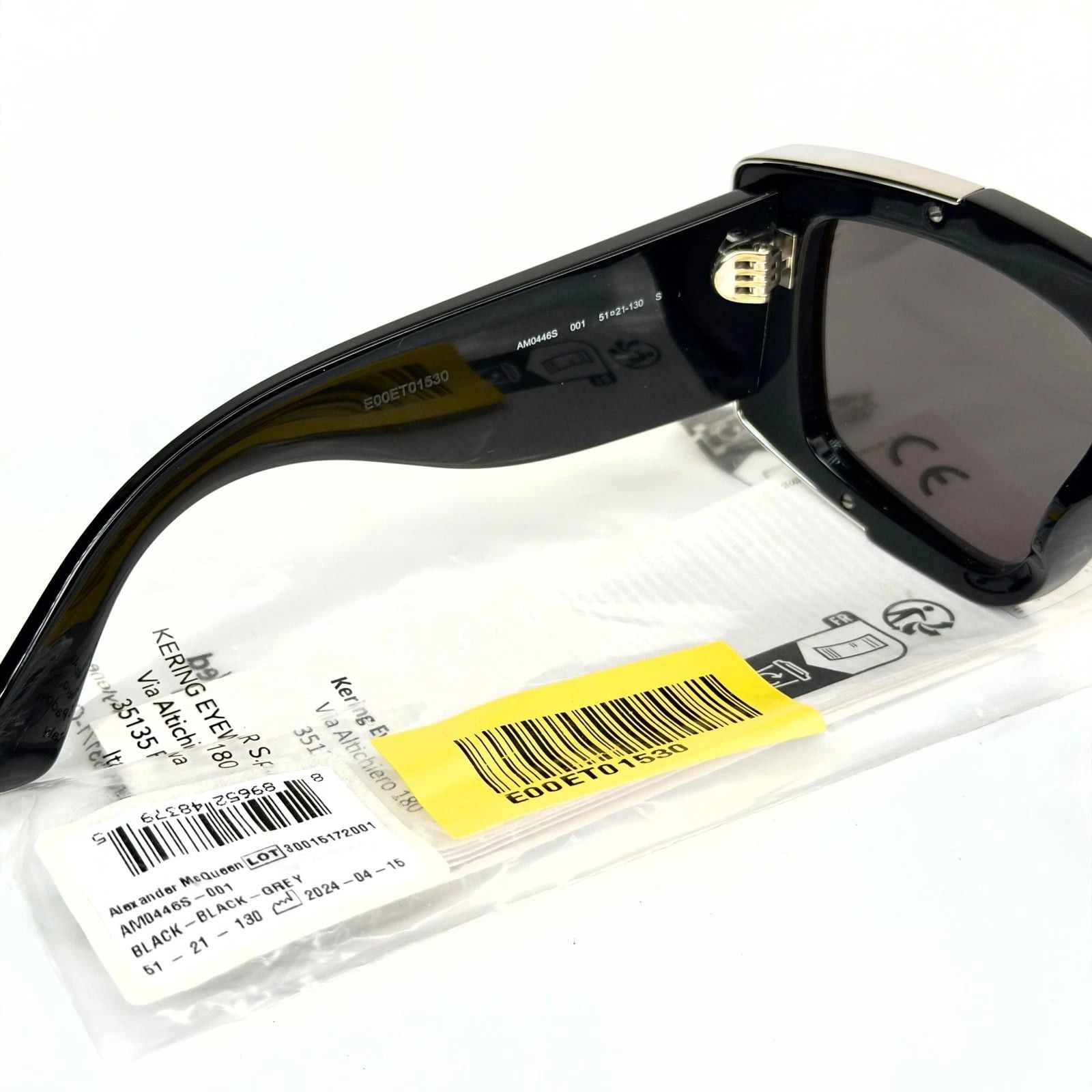 Alexander McQueen ALEXANDER MCQUEEN AM0446S 0446 Black Fashion Sunglass 001 Size ONE SIZE - 6 Thumbnail