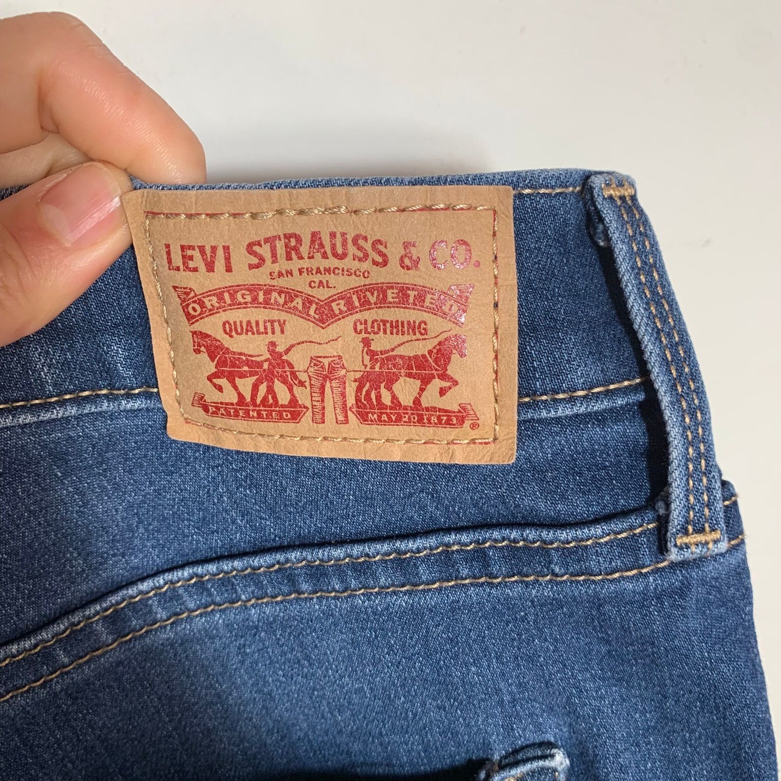 Levi's Levi's Blue Jeans for Women Size 28 (311 Shaping Skinny) Size 28" / US 6 / IT 42 - 4 Thumbnail