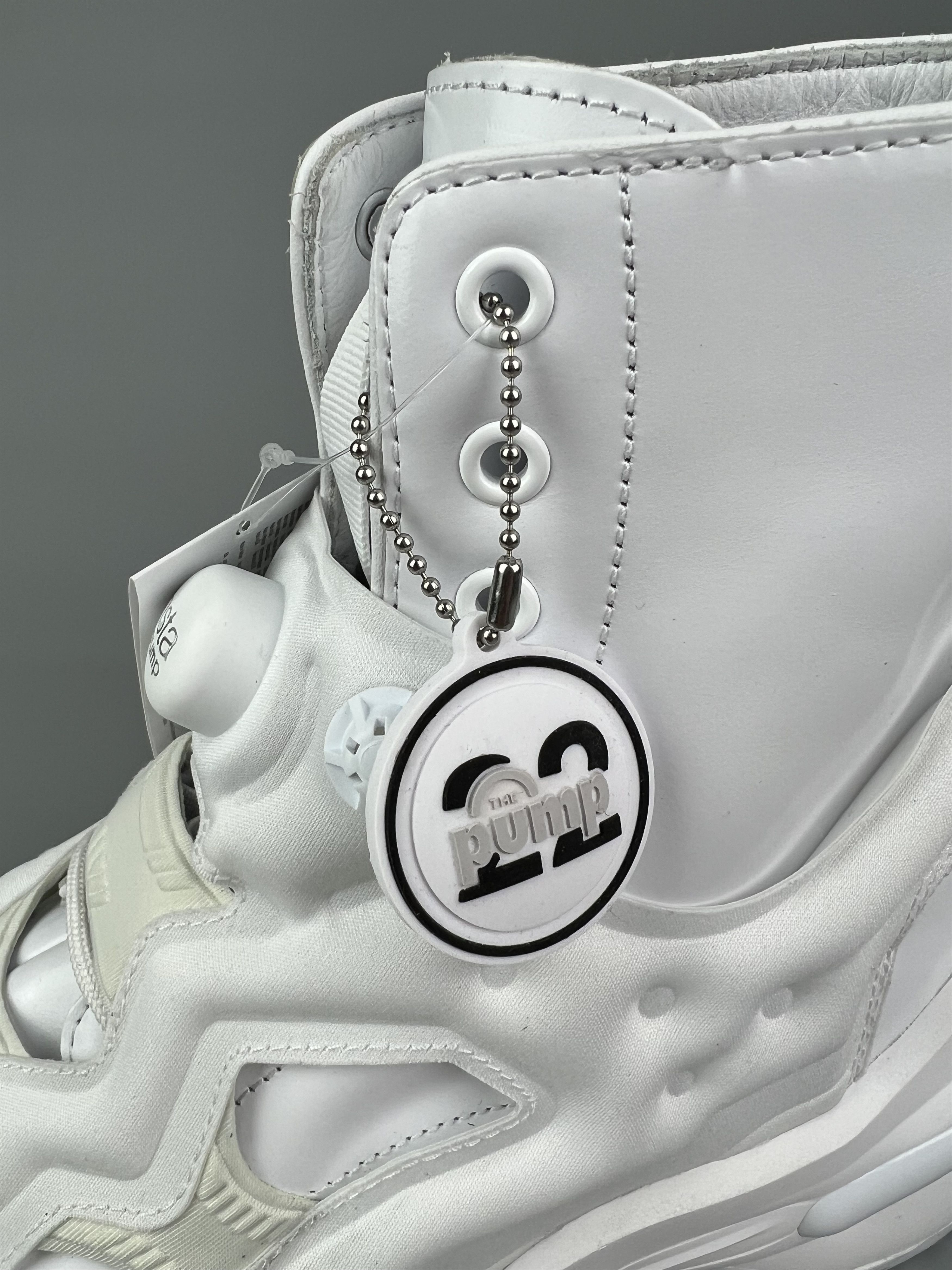 Maison Margiela × Reebok US10.5 Maison Margiela x Reebok Tabi Instapump Fury Sneakers Size US 10.5 / EU 43-44 - 7 Thumbnail