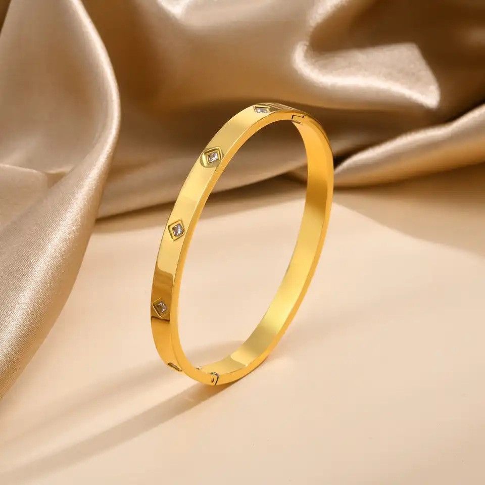 Other Chic Love Cuff Bracelet Size ONE SIZE - 1 Thumbnail