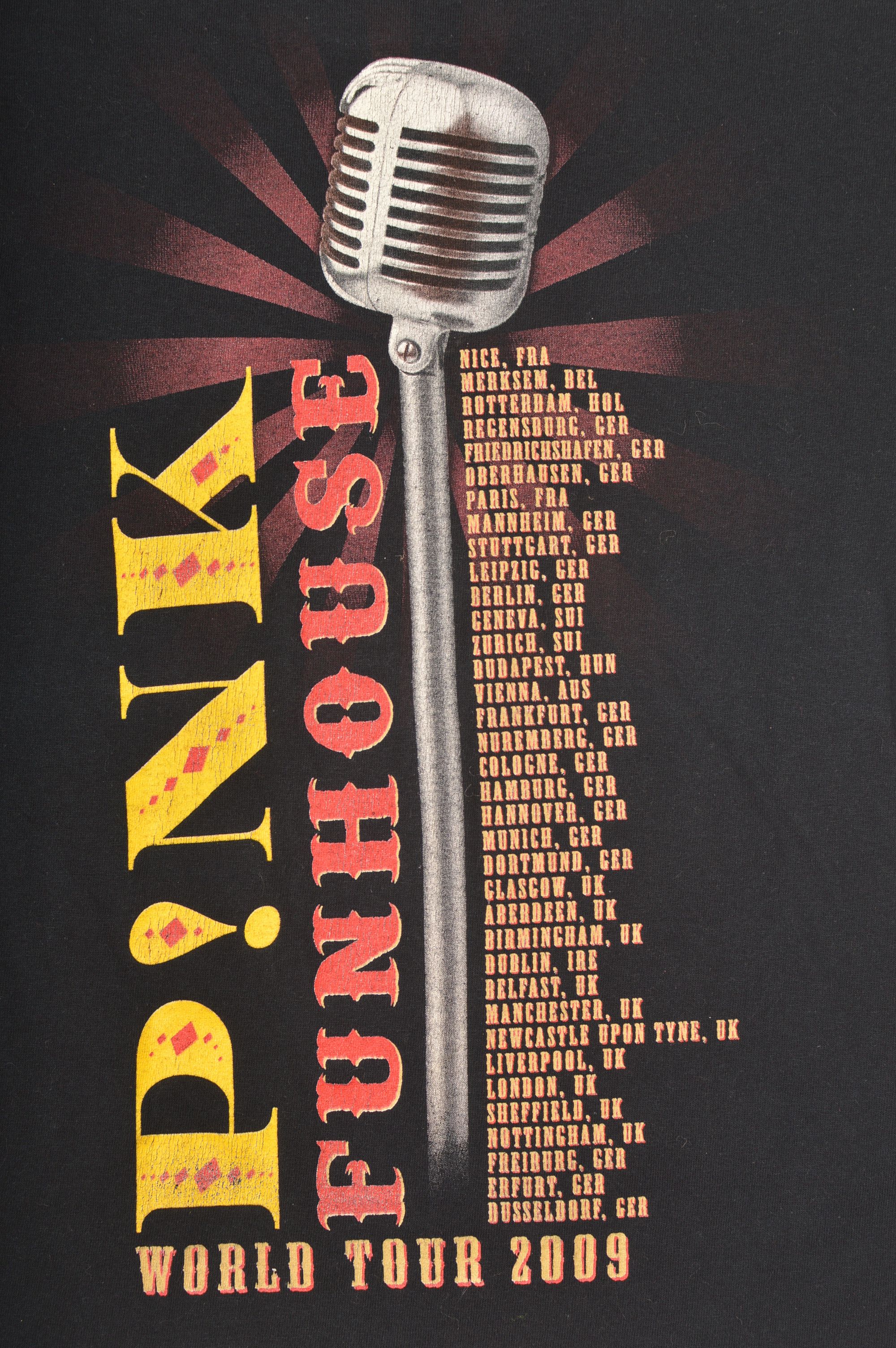 Gildan × Vintage Gildan Pink 2009 Funhouse World Tour Vintage T-Shirt Size US S / EU 44-46 / 1 - 7 Thumbnail