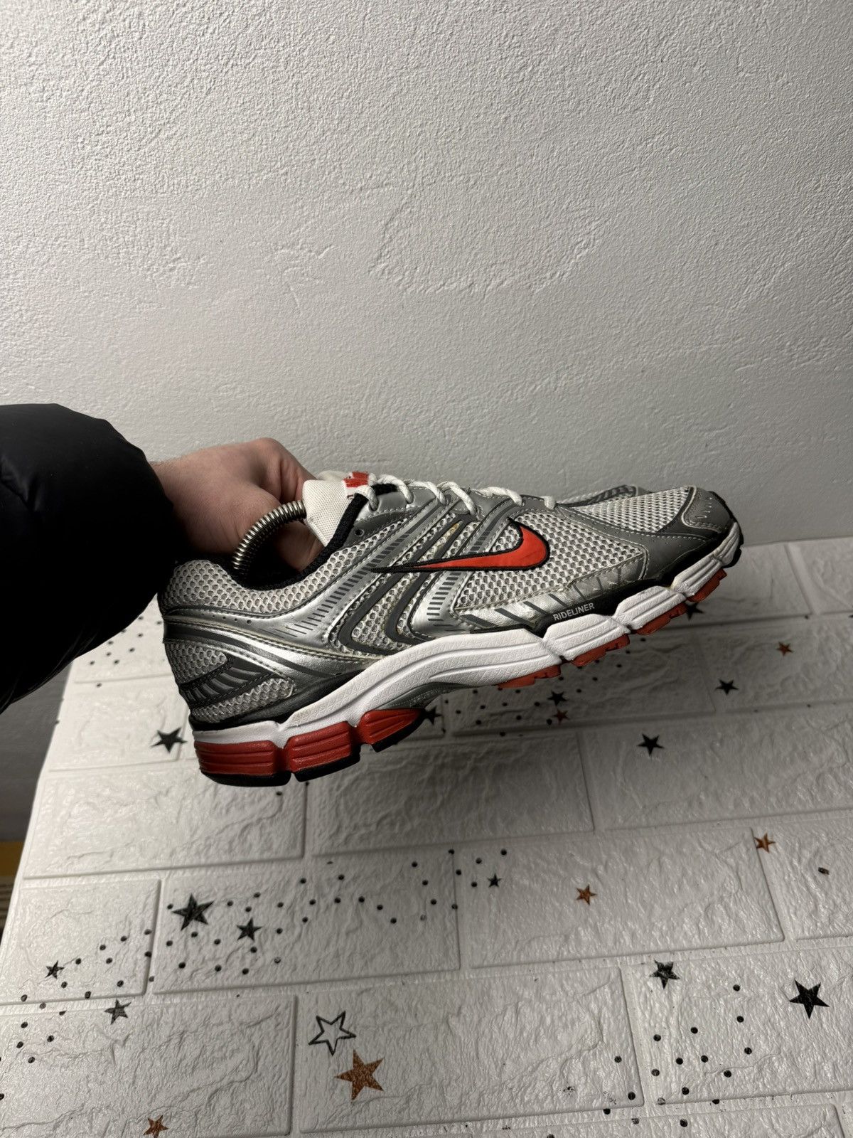 Nike Nike Anodyne Running US9.5 UK8.5 EUR43 Sneakers Silver Size US 9.5 / EU 42-43 - 1 Thumbnail