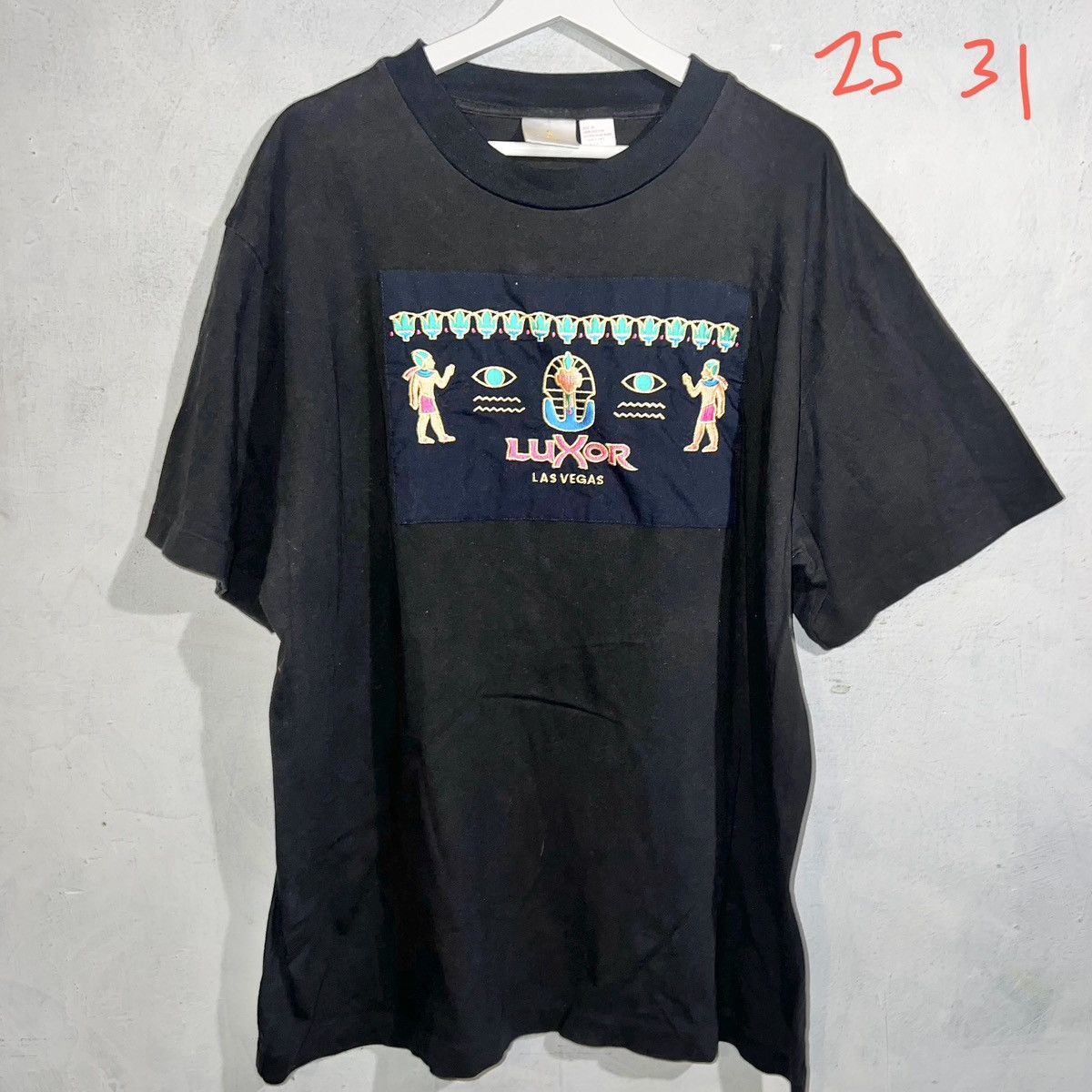 Vintage 25x31 Luxor Las Vegas Egypt 90s Vintage T-Shirt XL Size US XL / EU 56 / 4 - 1 Thumbnail