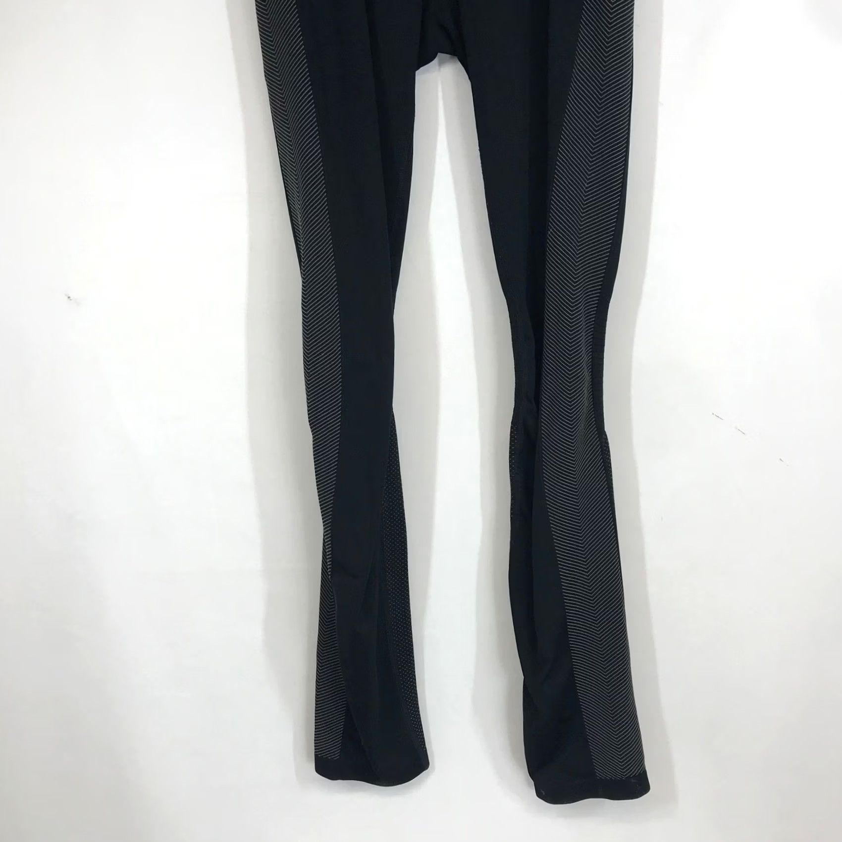 Nike Nike Dri-Fit Leggings Women's Size M Black Chevron Pattern Athletic Size 32" / US 10 / IT 46 - 3 Thumbnail