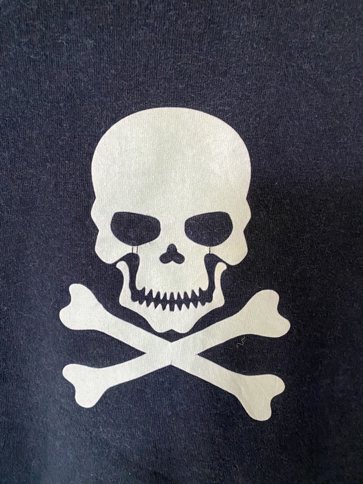 Vintage 1990s Skull and Cross bones Anvill tee Size US L / EU 52-54 / 3 - 4 Thumbnail