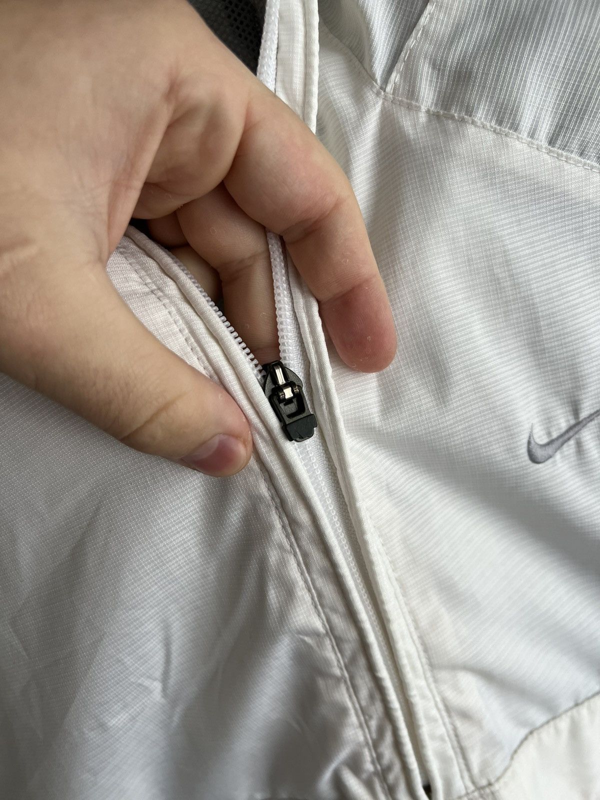 Nike Vintage Nike 2000s Nylon Light Jacket 1/2 Zip White Y2K Size US L / EU 52-54 / 3 - 20 Thumbnail