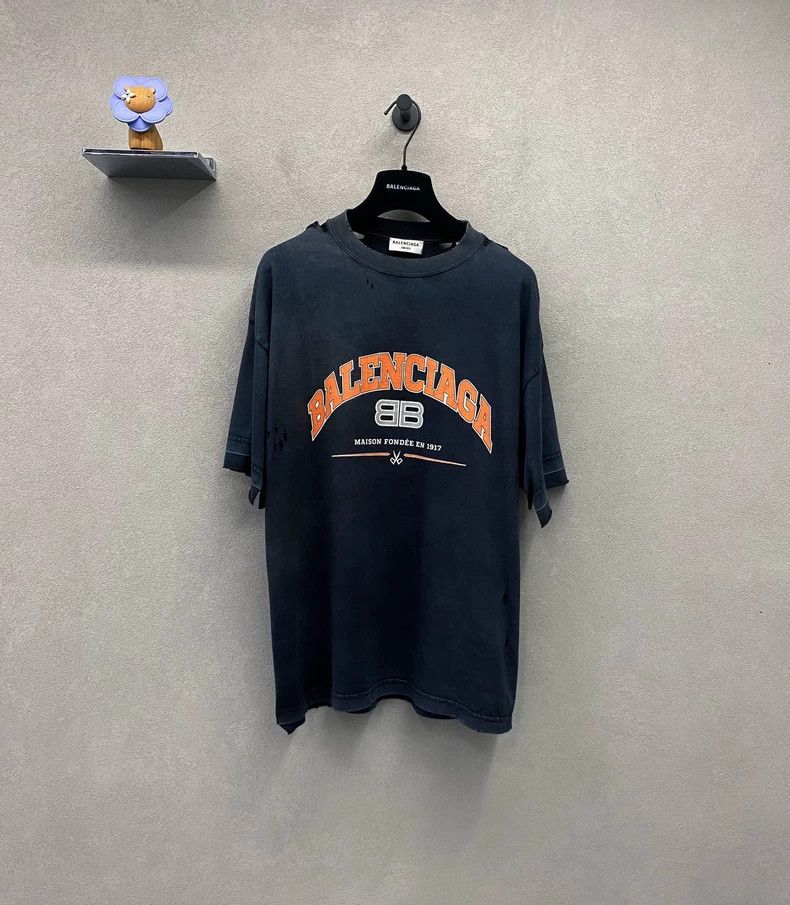Balenciaga Balenciaga Maison Series BB Letter Logo Printed Cracked Di Size US L / EU 52-54 / 3 - 2 Thumbnail