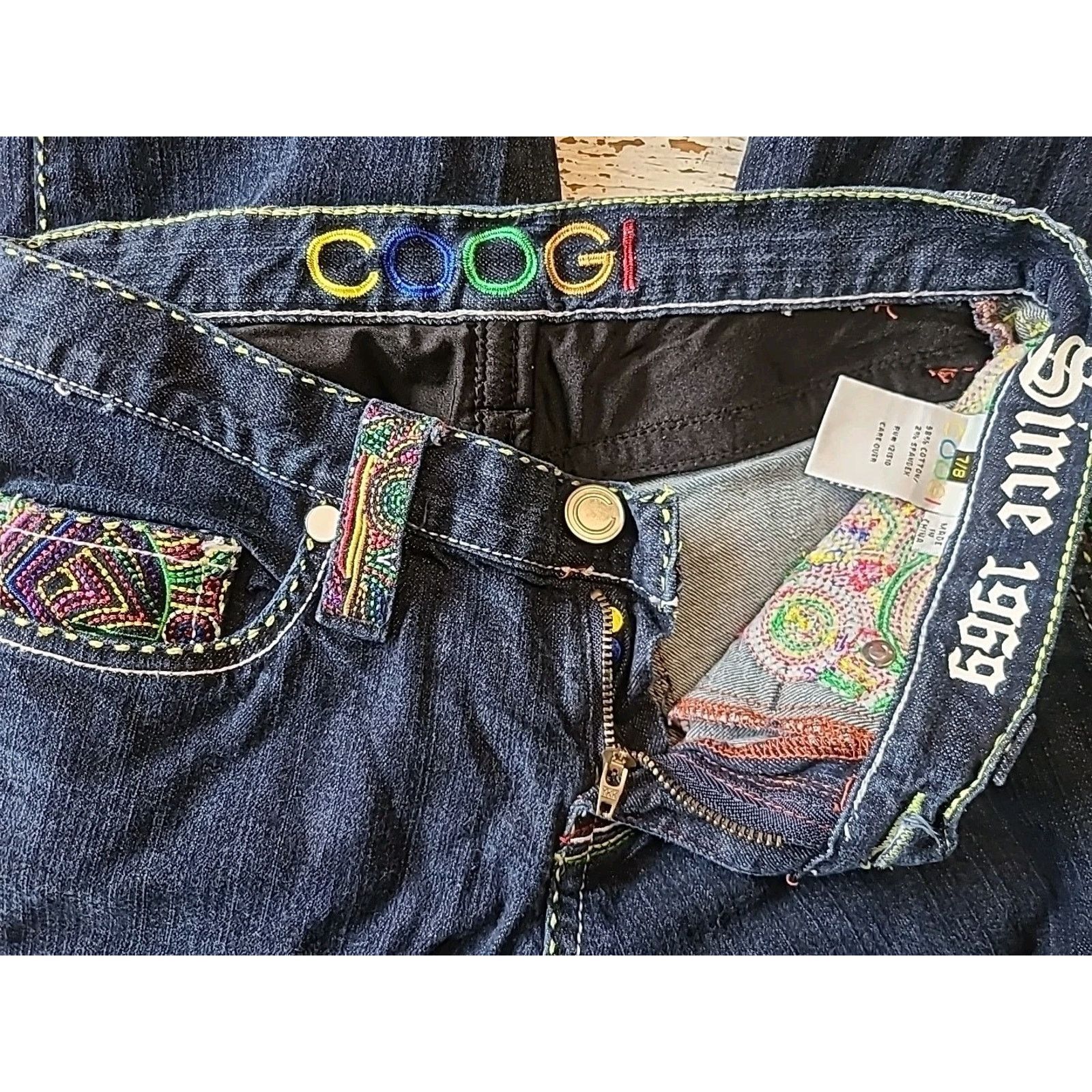 Coogi Women's 7/8 COOGI jeans rainbow embroidered text logo Size 28" / US 6 / IT 42 - 4 Thumbnail