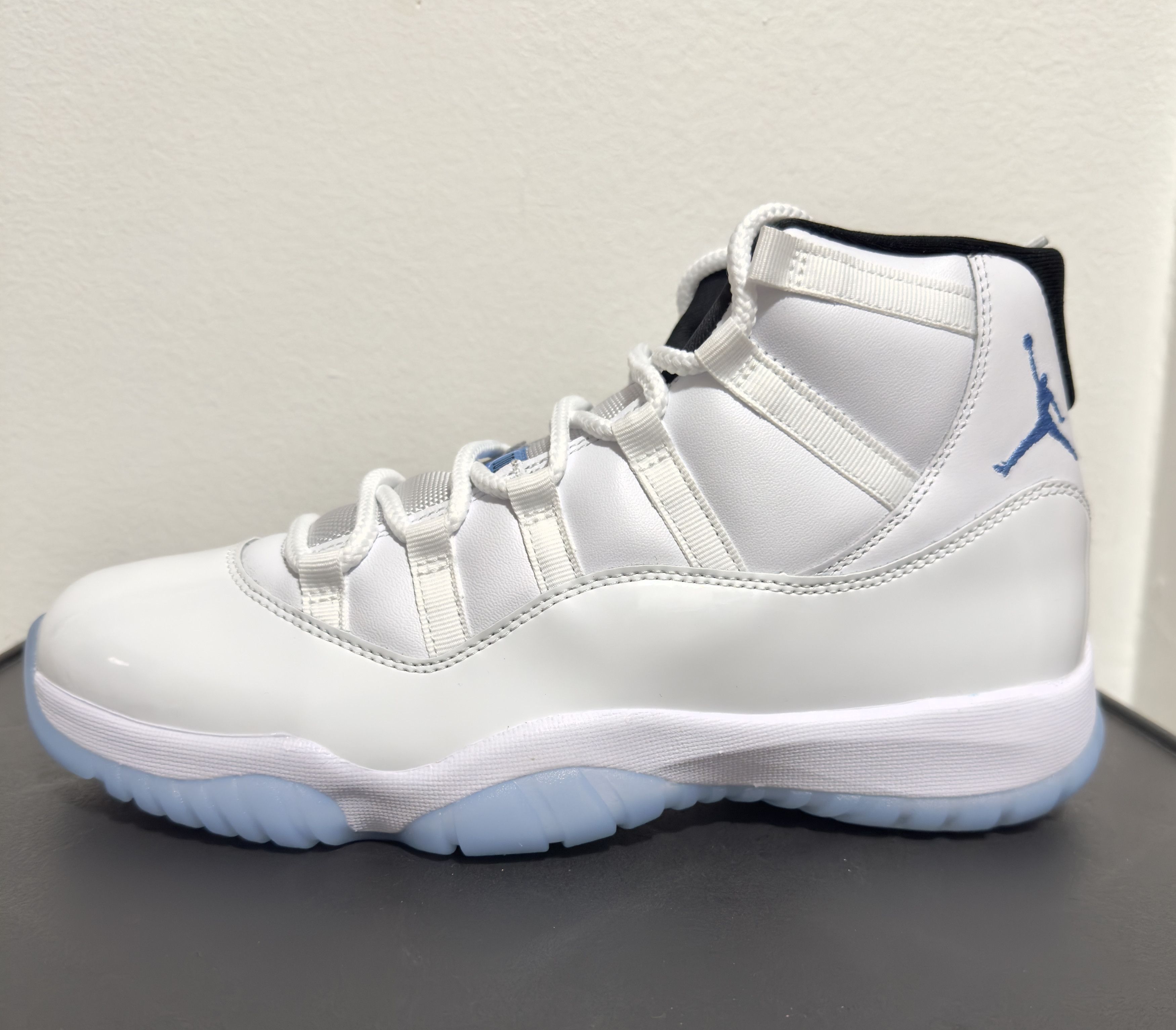 Jordan 11 Legend Blue/Columbia - Size 10