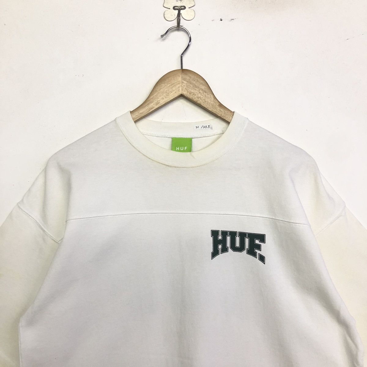 Huf HUF Summer 22 Spellout Backhitt football T-shirt Size US M / EU 48-50 / 2 - 7 Thumbnail