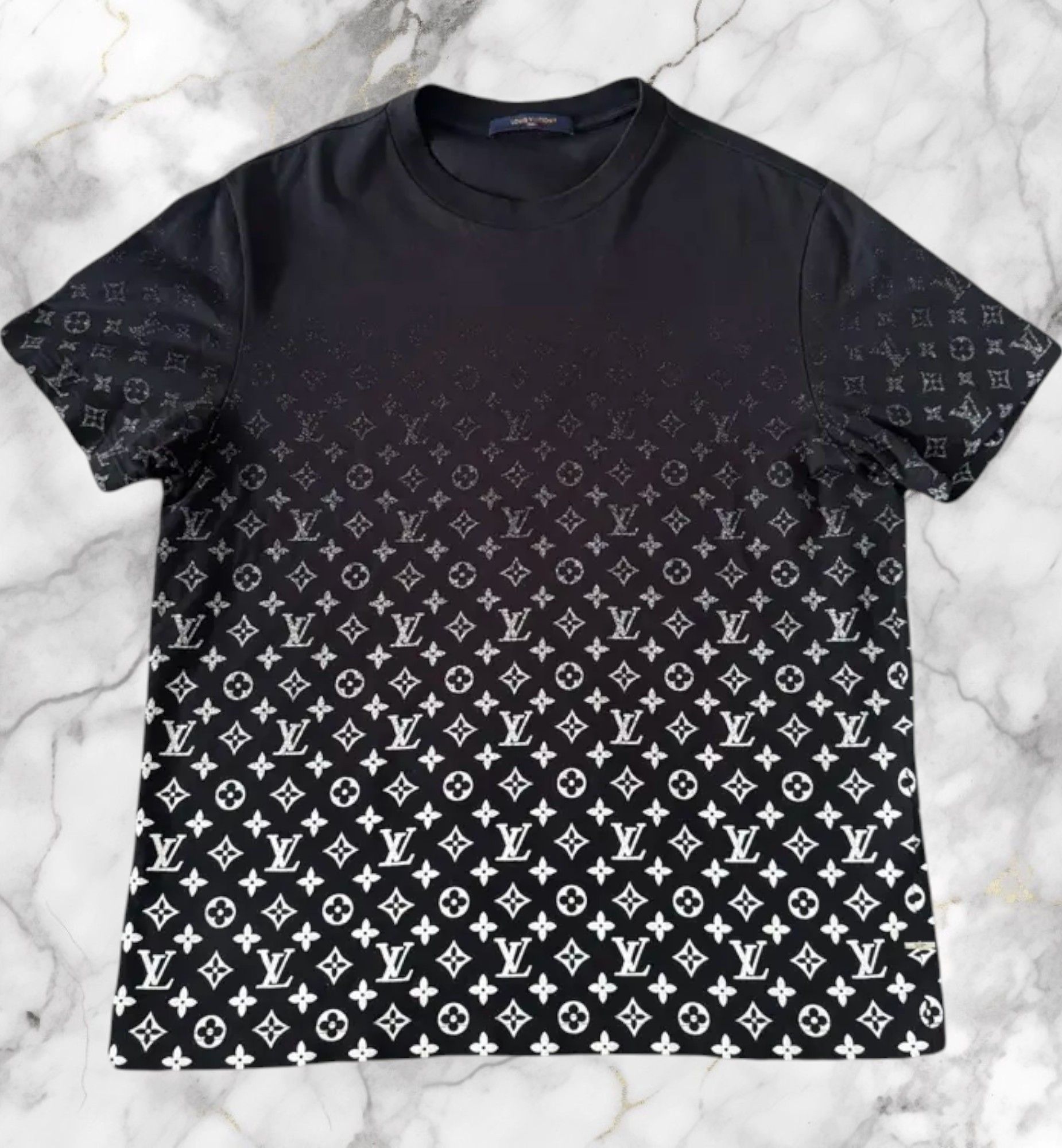 Louis Vuitton Louis Vuitton LV Gradient Monogram Crewneck T-shirt Size US L / EU 52-54 / 3 - 1 Thumbnail