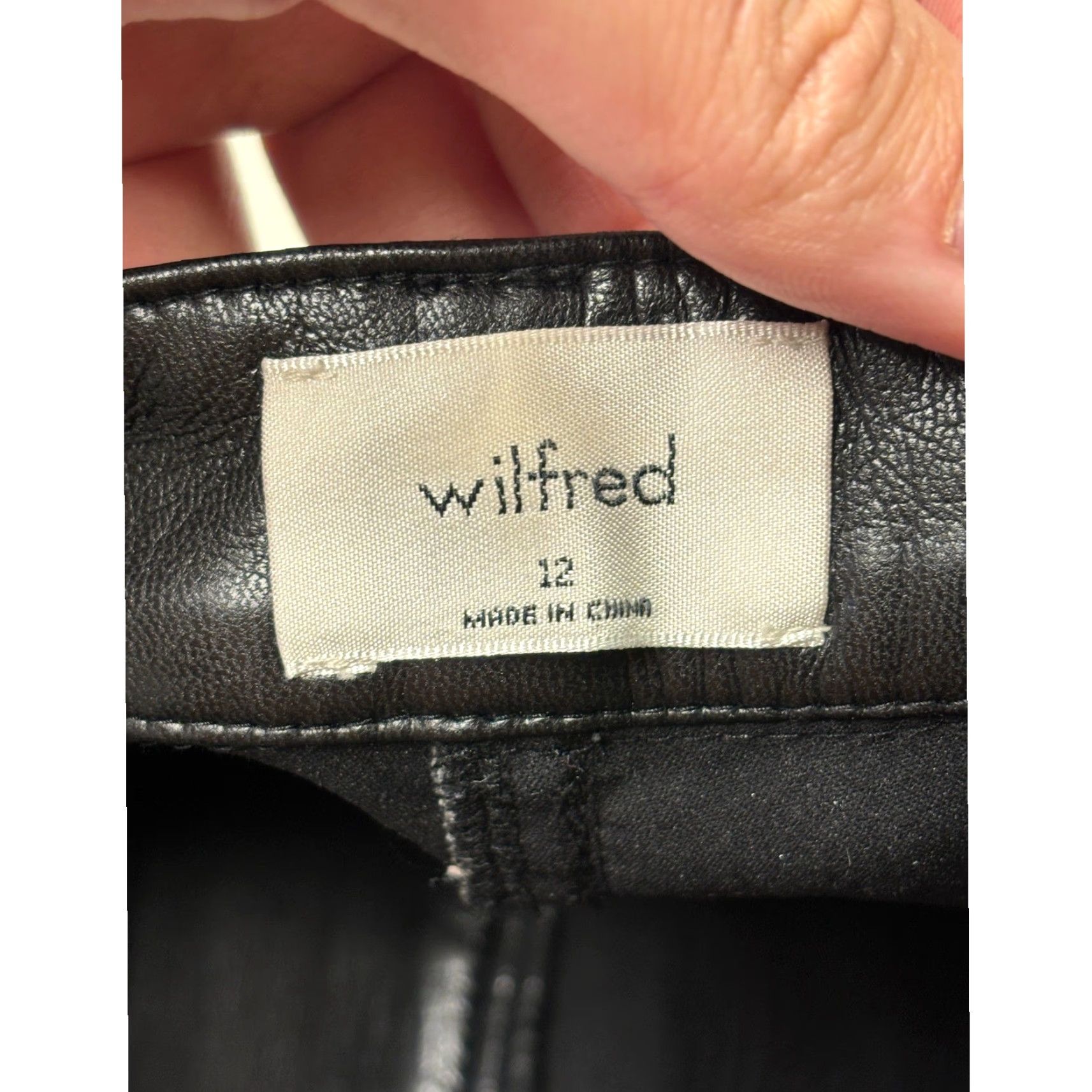 Vintage VINTAGE? Wilfred Aritzia Black Vegan Leather Pants Wide-Leg High Waisted 12 W32 L28 Women Dress Pants Pockets Zip Button Solid Black Modern Minimalist Size 34" / US 12 / IT 48 - 5 Thumbnail