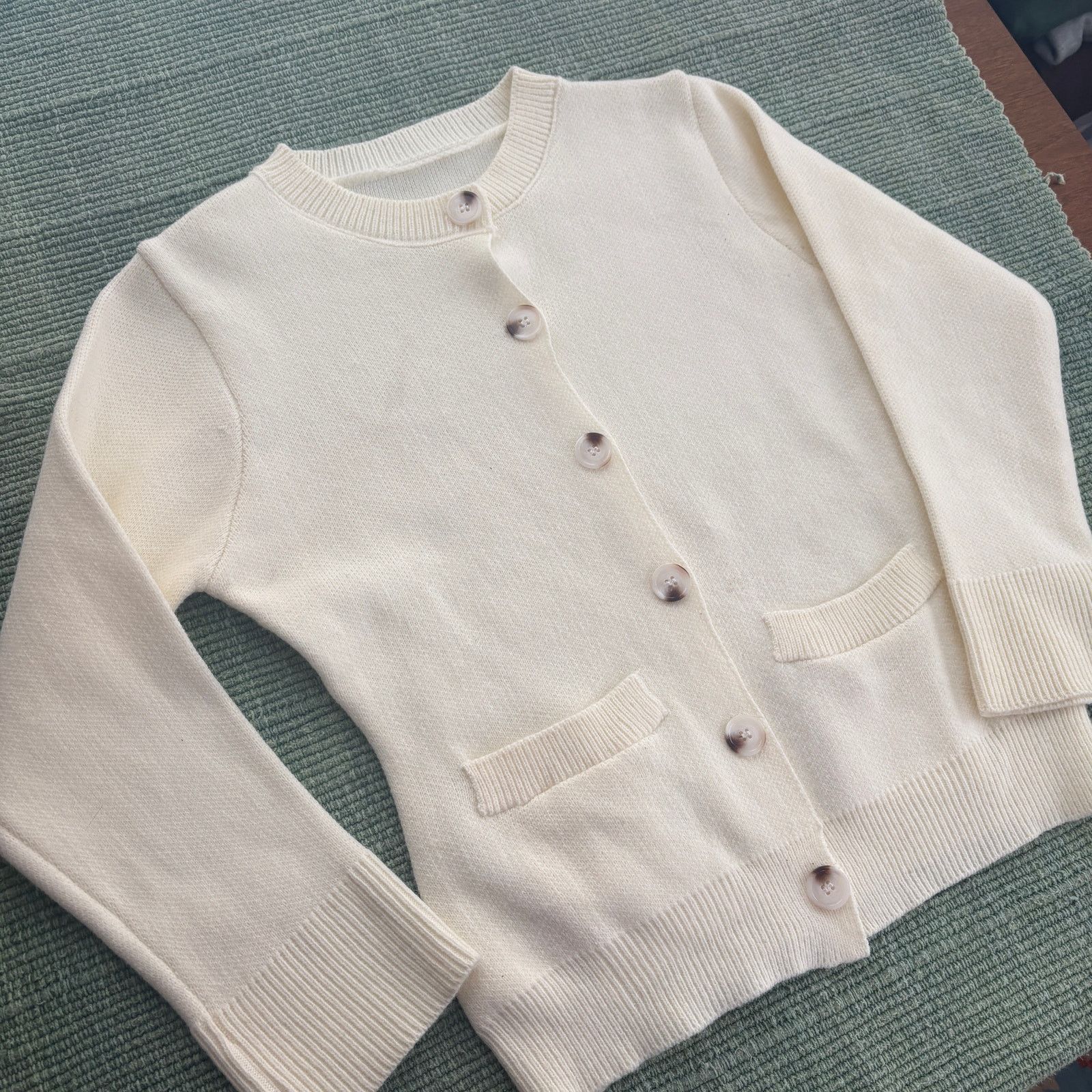 Vintage True vintage 60s womens thick knit hourglass shape sweater Size M / US 6-8 / IT 42-44 - 3 Thumbnail