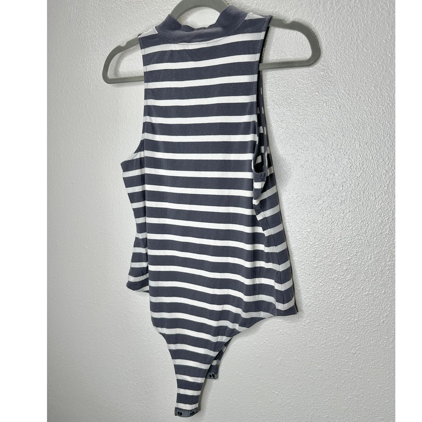 Other Abound Gray & White Stripe Sleeveless Mock Neck Bodysuit L Size L / US 10 / IT 46 - 10 Thumbnail