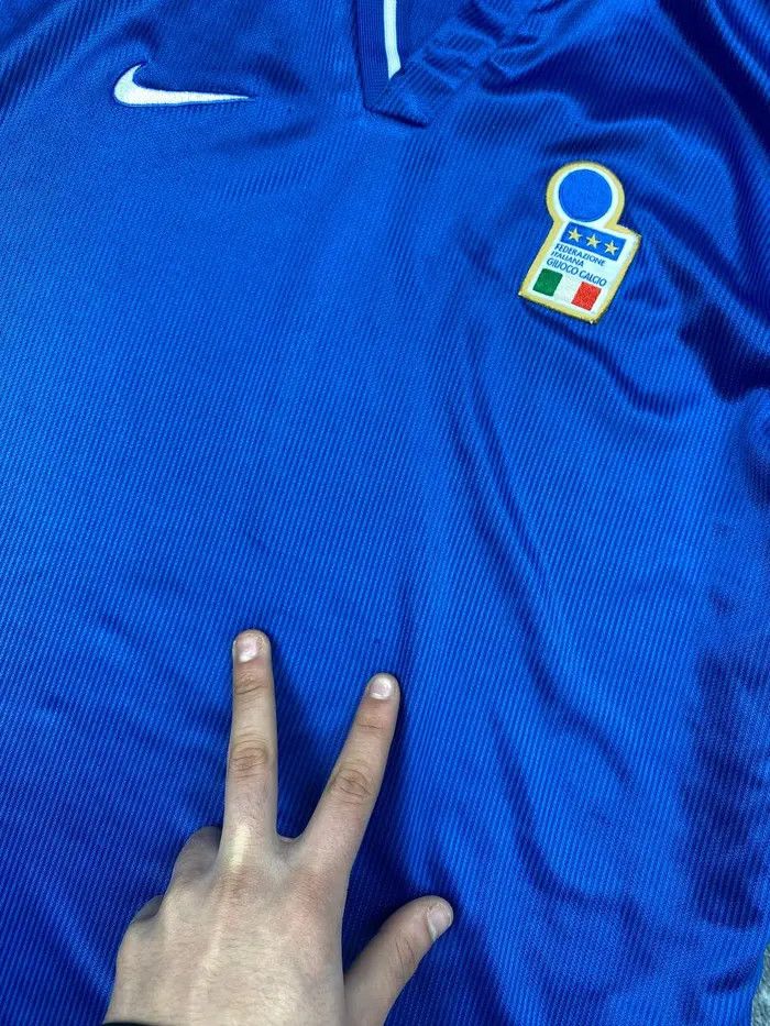 Nike Vintage Nike Italy 1997 1998 Home Shirt Soccer Jersey Size US L / EU 52-54 / 3 - 7 Thumbnail