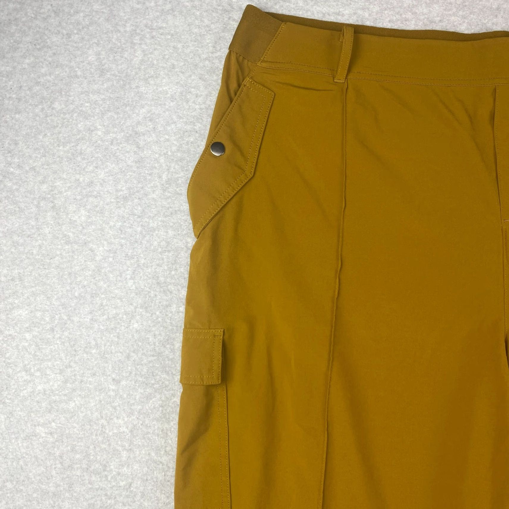 Athleta VINTAGE? No — not vintage. Athleta Vienna Cargo Pants Womens 22 Gold Elastic Waist Pull On Snap Pockets Size 40" / US 18 - 3 Thumbnail