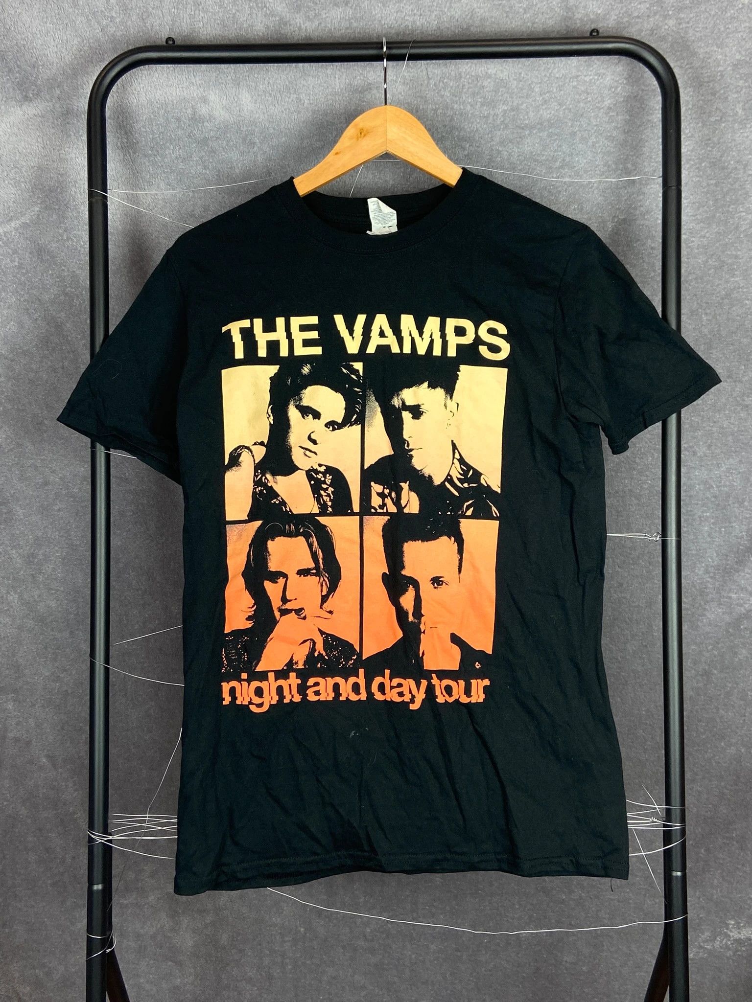 Vintage The Vamps Tour Tee – Gildan Black M Night and Day Size US M / EU 48-50 / 2 - 1 Thumbnail
