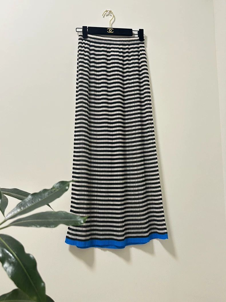 Issey Miyake Issey Miyake size:M Black and white striped skirt Size 22" - 2 Thumbnail