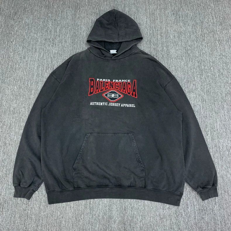 Balenciaga Balenciaga Black Batman hoodie sweatshirt Size US S / EU 44-46 / 1 - 1 Thumbnail