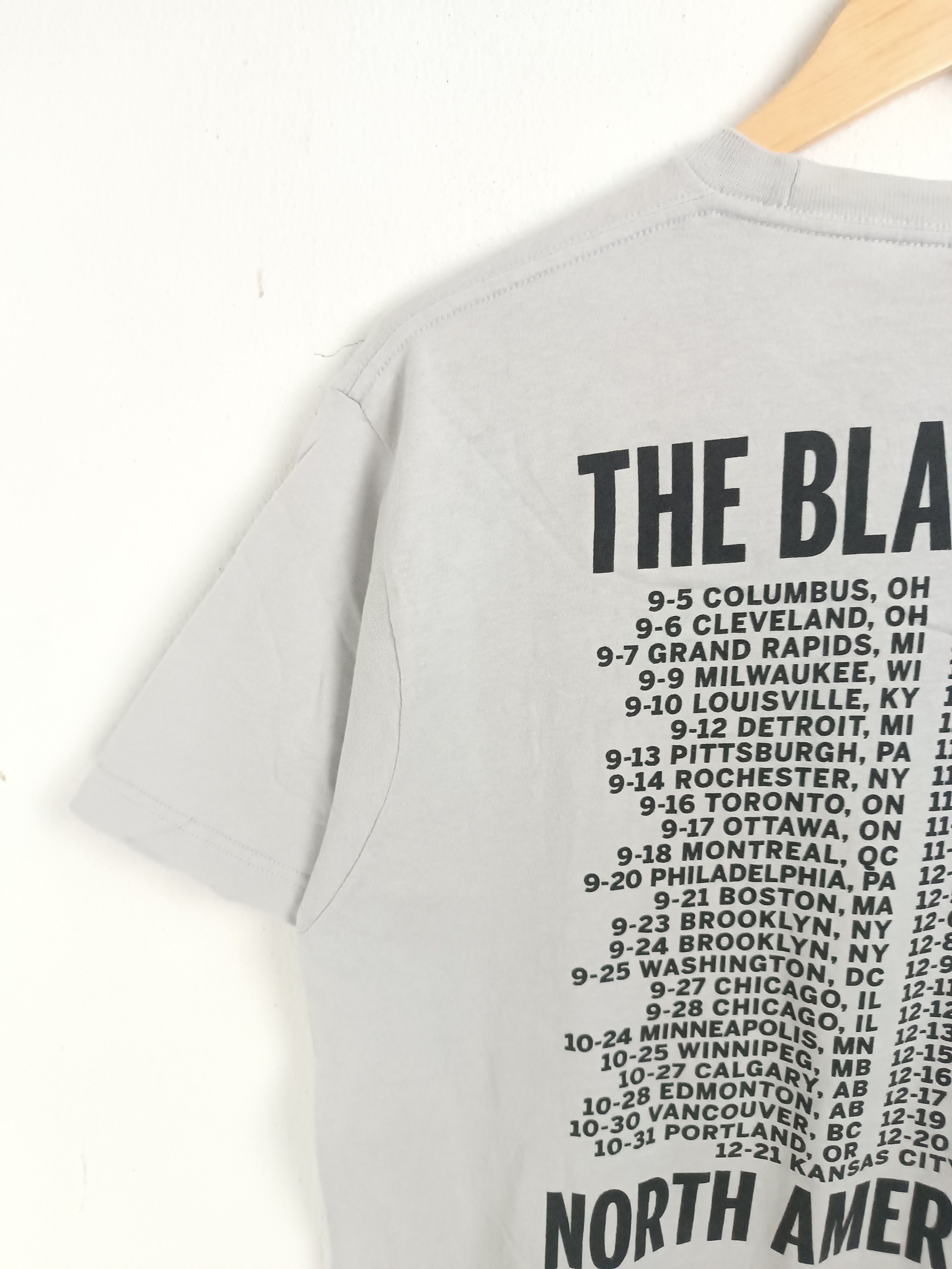 Band Tees VINTAGE '14 THE BLACK KEYS TURN BLUE TOUR white stripes rza Size US L / EU 52-54 / 3 - 12 Thumbnail