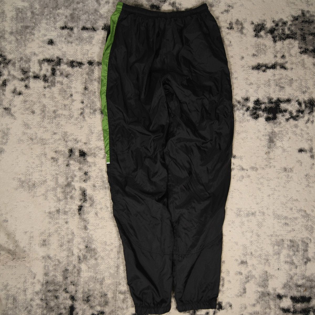 Nike Vintage 90s Nike Green Bands Nylon Trackpants Size US 30 / EU 46 - 2 Thumbnail