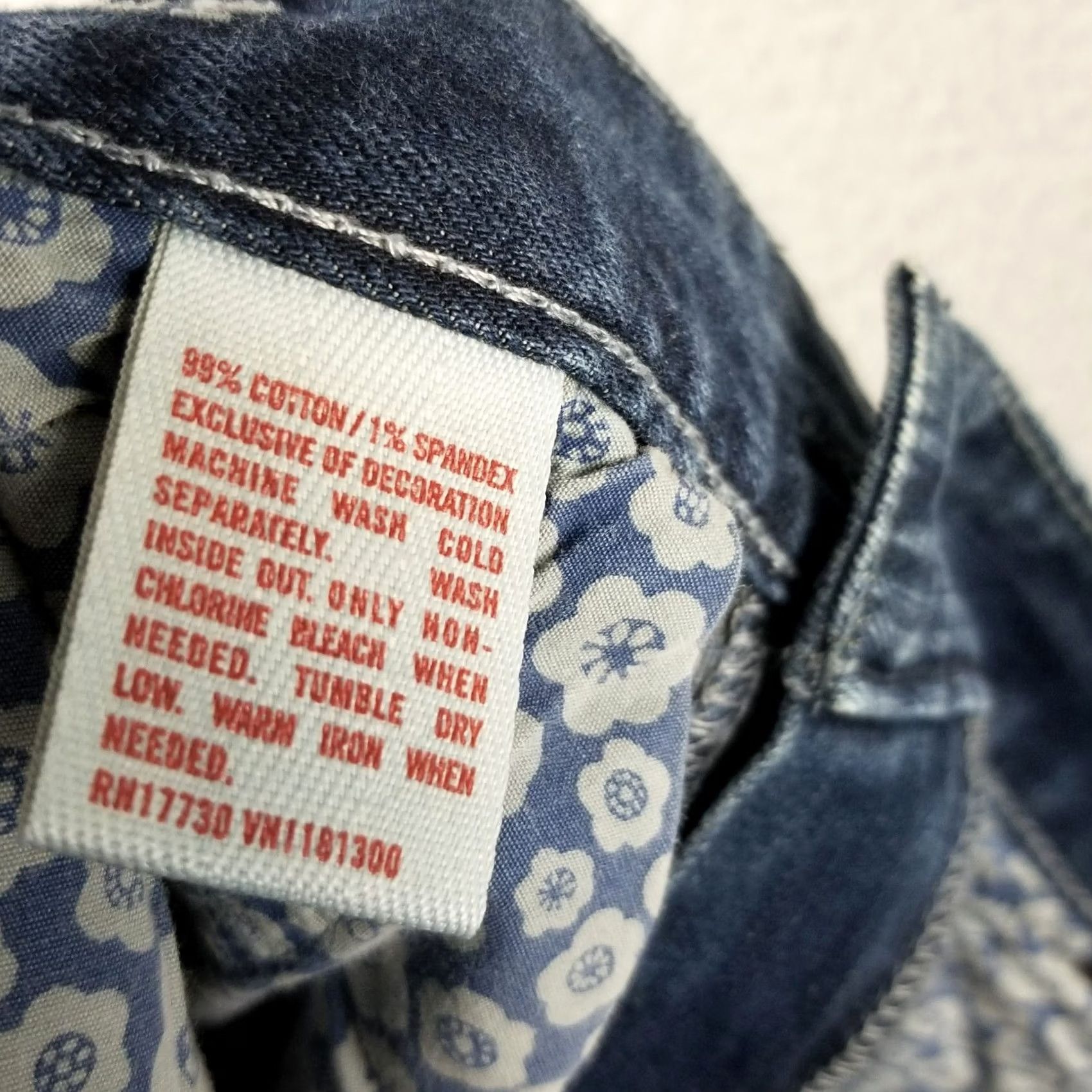 Mossimo Mossimo Supply Co Jeans Juniors 7 Crop Mid Rise Blue Denim Cuffed Whiskers 30X21 Womens Girls Knit Denim Zip Button - Size 28" / US 6 / IT 42 - 7 Thumbnail