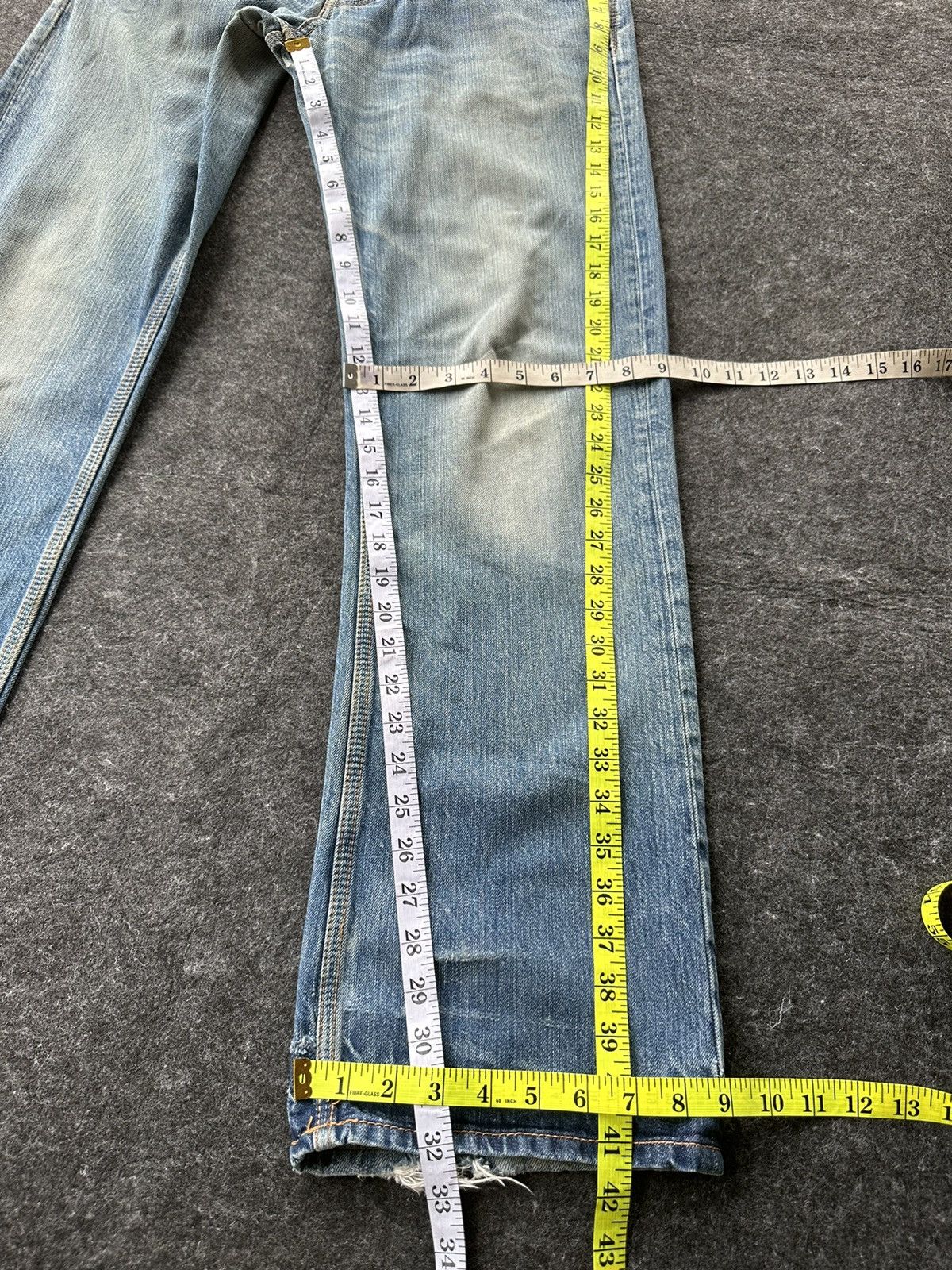 Tommy Hilfiger Tommy Hilfiger Heritage Worn Distressed Denim D453 Size US 30 / EU 46 - 11 Thumbnail
