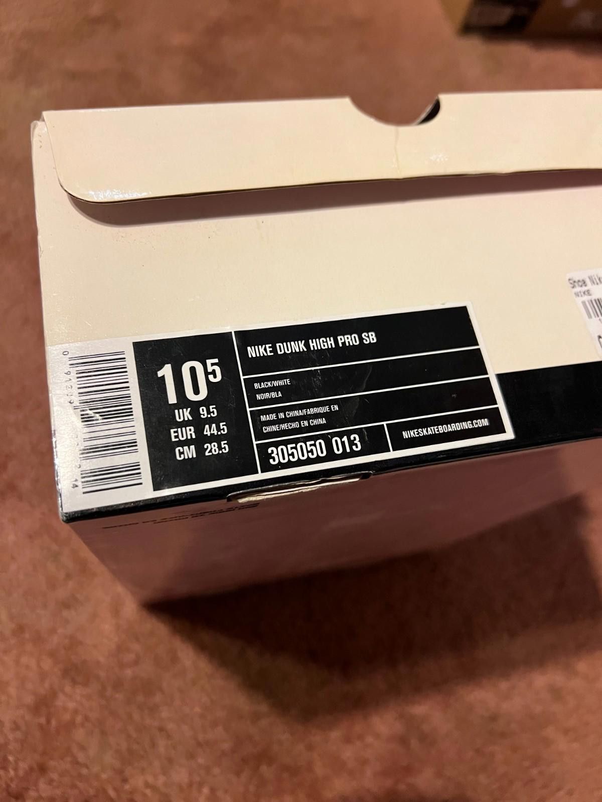 Nike 2004 Nike SB Dunk High Pro UNKLE Dunkle Futura 305050-013 Size US 10.5 / EU 43-44 - 2 Thumbnail