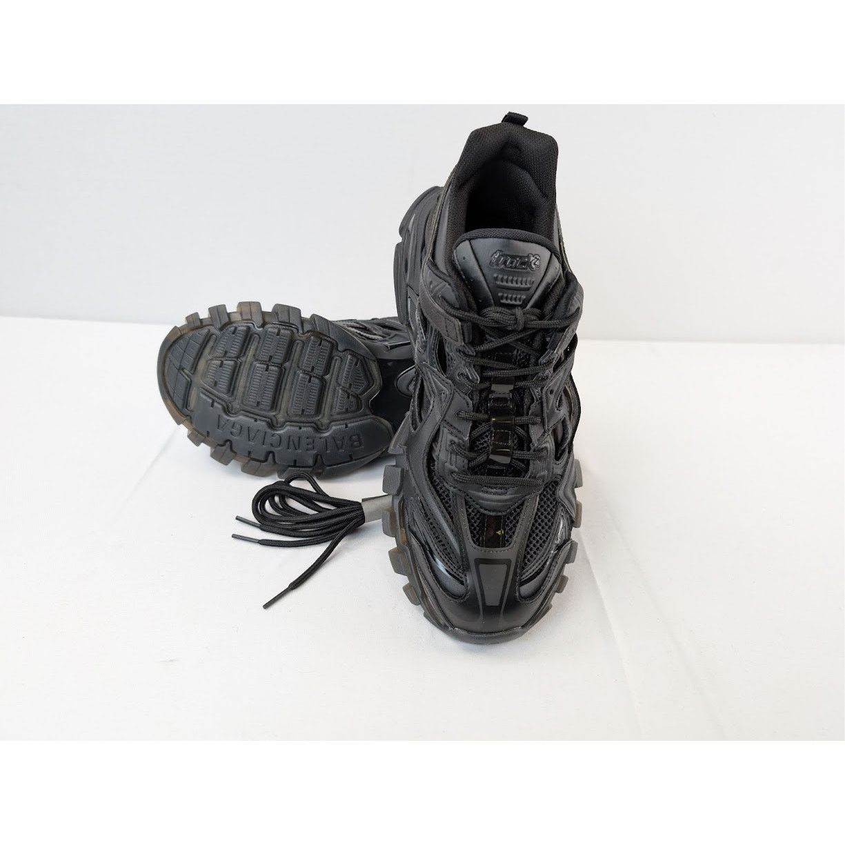 Balenciaga o1rshd1 Q:2 / Track.2 Open Sneakers in Black Size US 11 / EU 44 - 15 Thumbnail