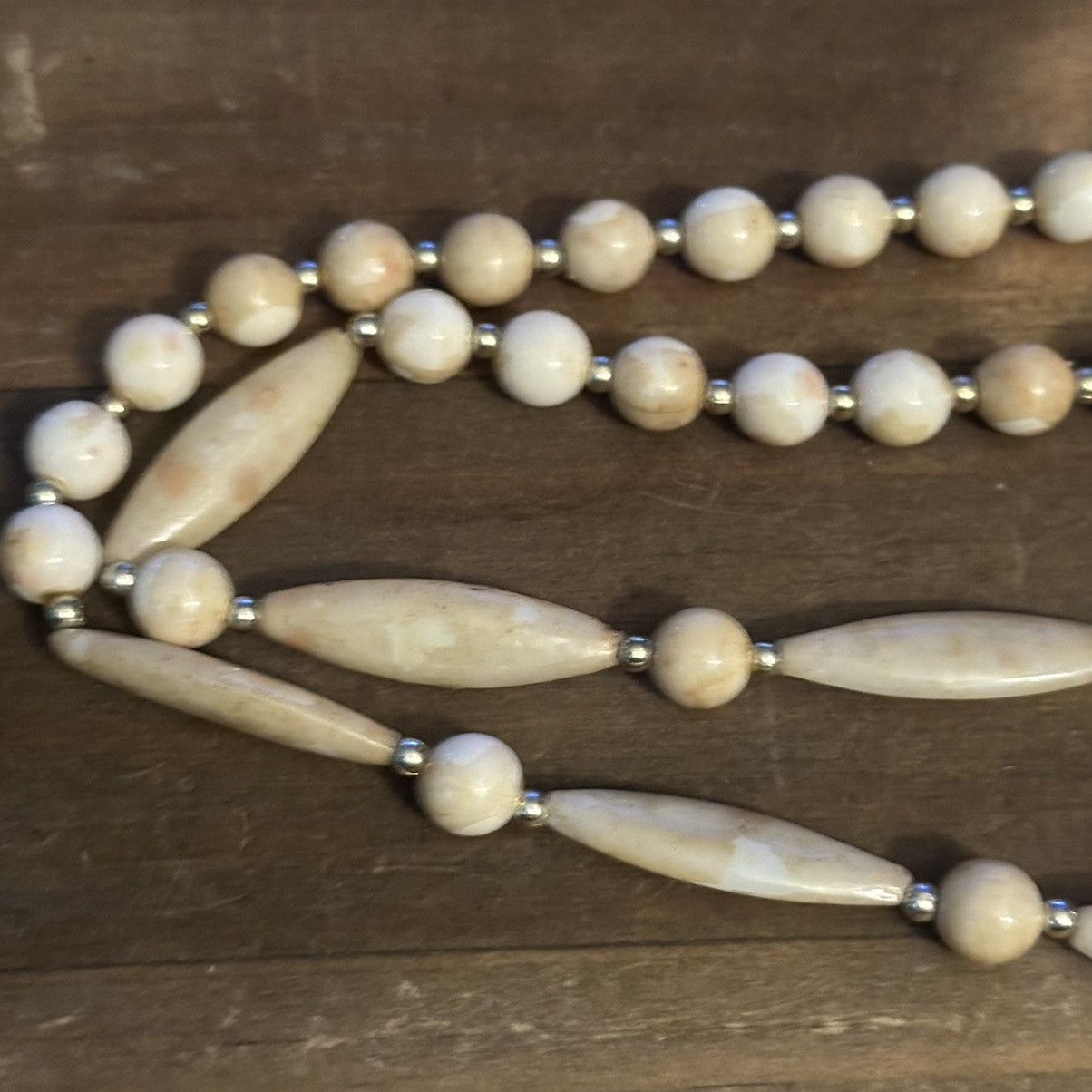 Vintage Vintage marbled cream lucite bead necklace Size ONE SIZE - 4 Thumbnail