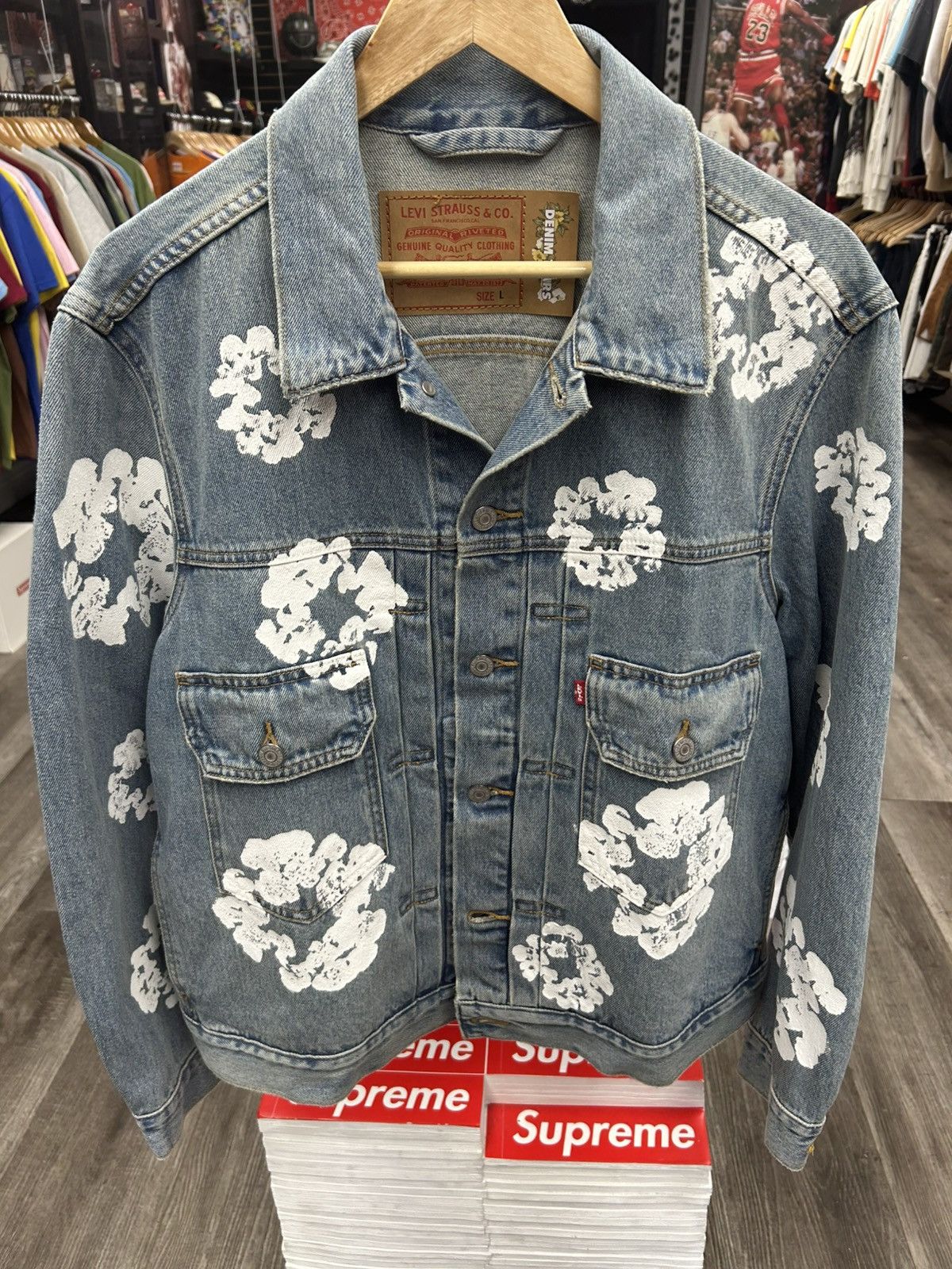 DENIM TEARS × Levi's Denim Tears x Levi's Cotton Wreath Denim Jacket Size US L / EU 52-54 / 3 - 1 Thumbnail