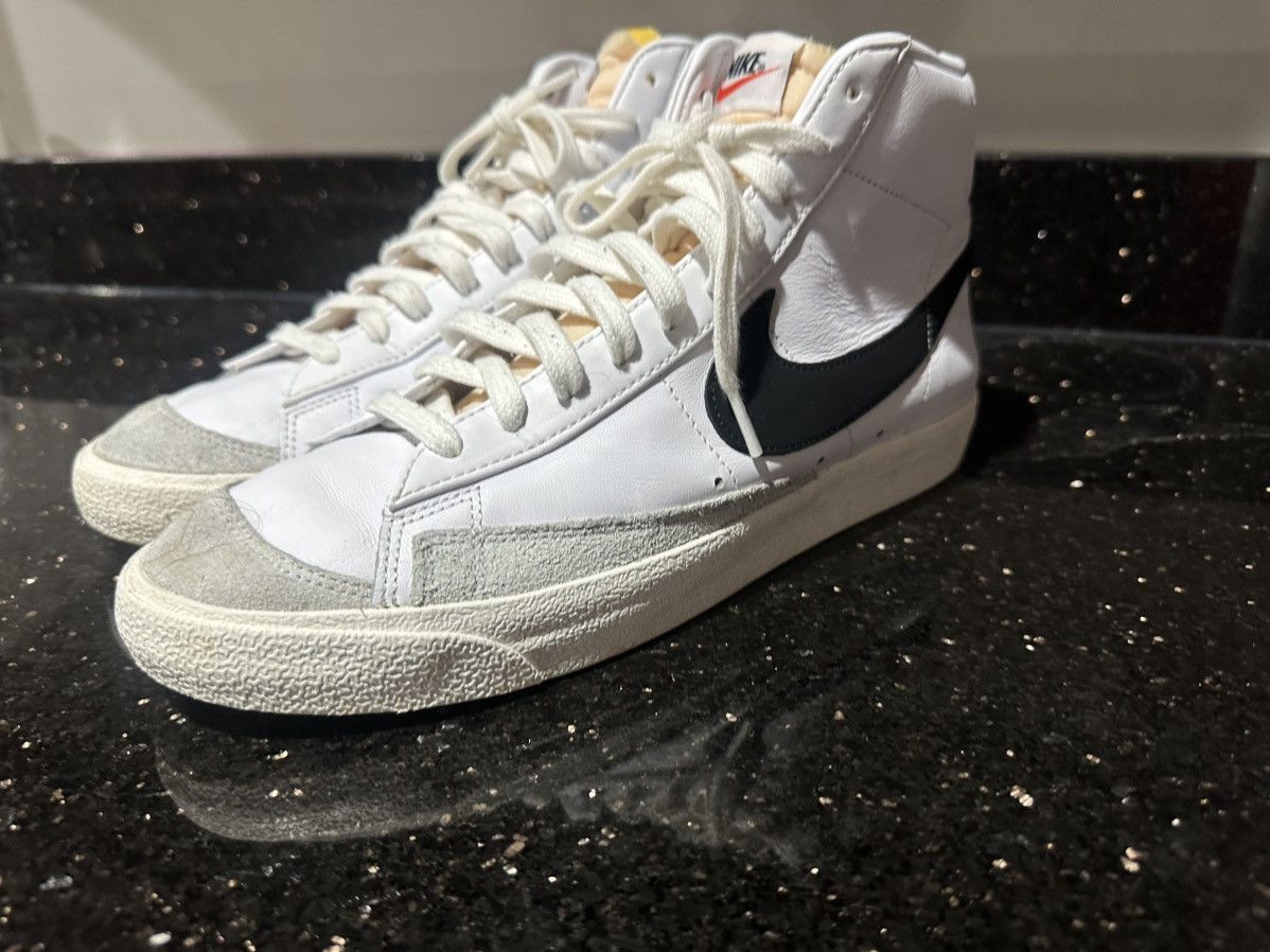 Nike NIKE BLAZER MID '77 VINTAGE CASUAL SHOES Size US 12 / EU 45 - 5 Thumbnail