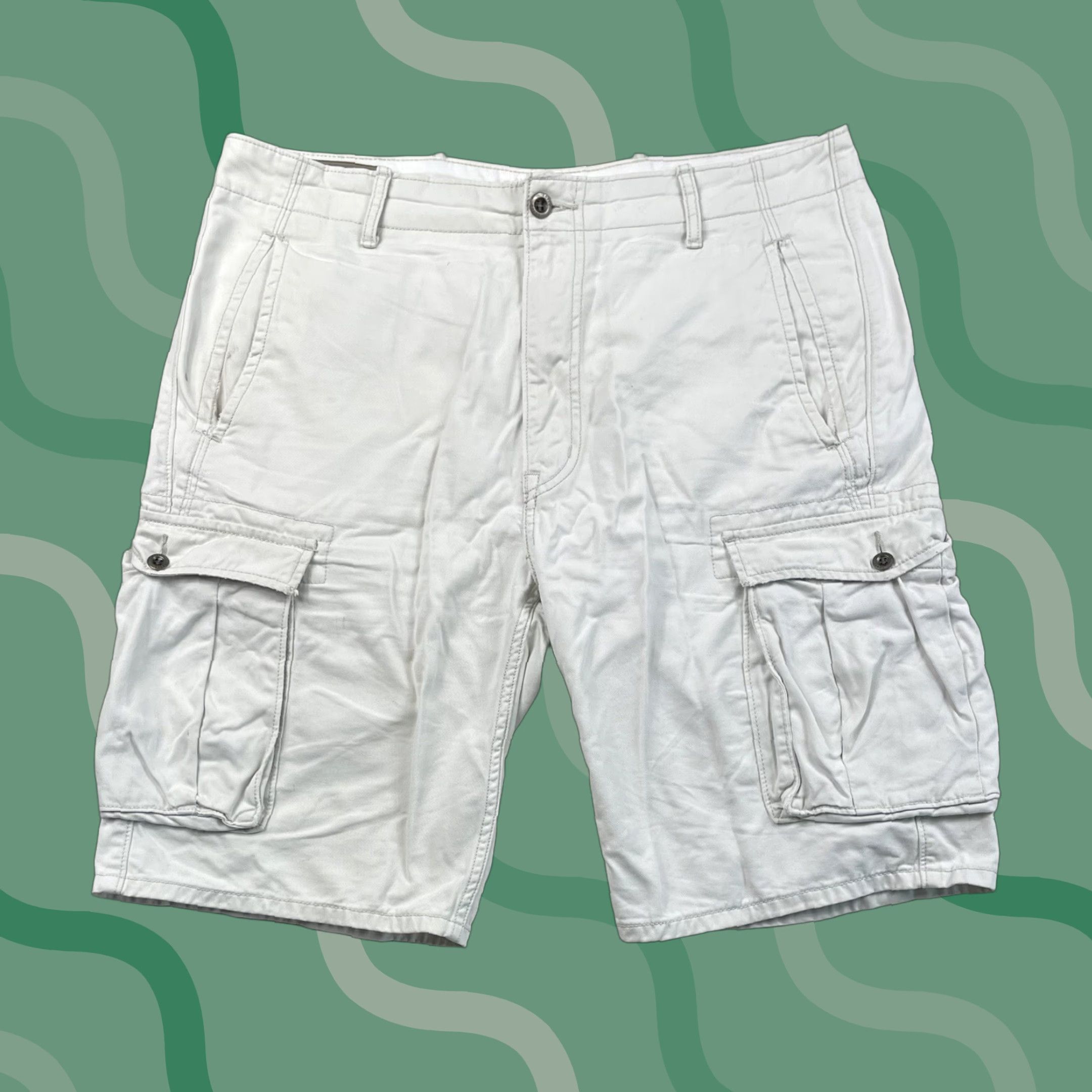 Levi's VINTAGE? No, Levi's Cargo Shorts Mens 34 White 11" Inseam Canvas Cotton Cargo Pocket Casual Workwear Summer 11" Inseam Men’s Regular Mens Size US 34 / EU 50 - 1 Thumbnail