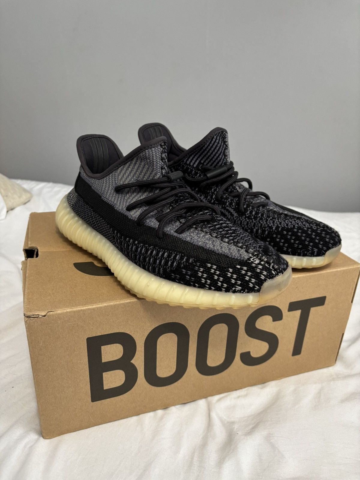 Yeezy Yeezy Boost 350 Carbon Size US 9 / EU 42 - 1 Thumbnail