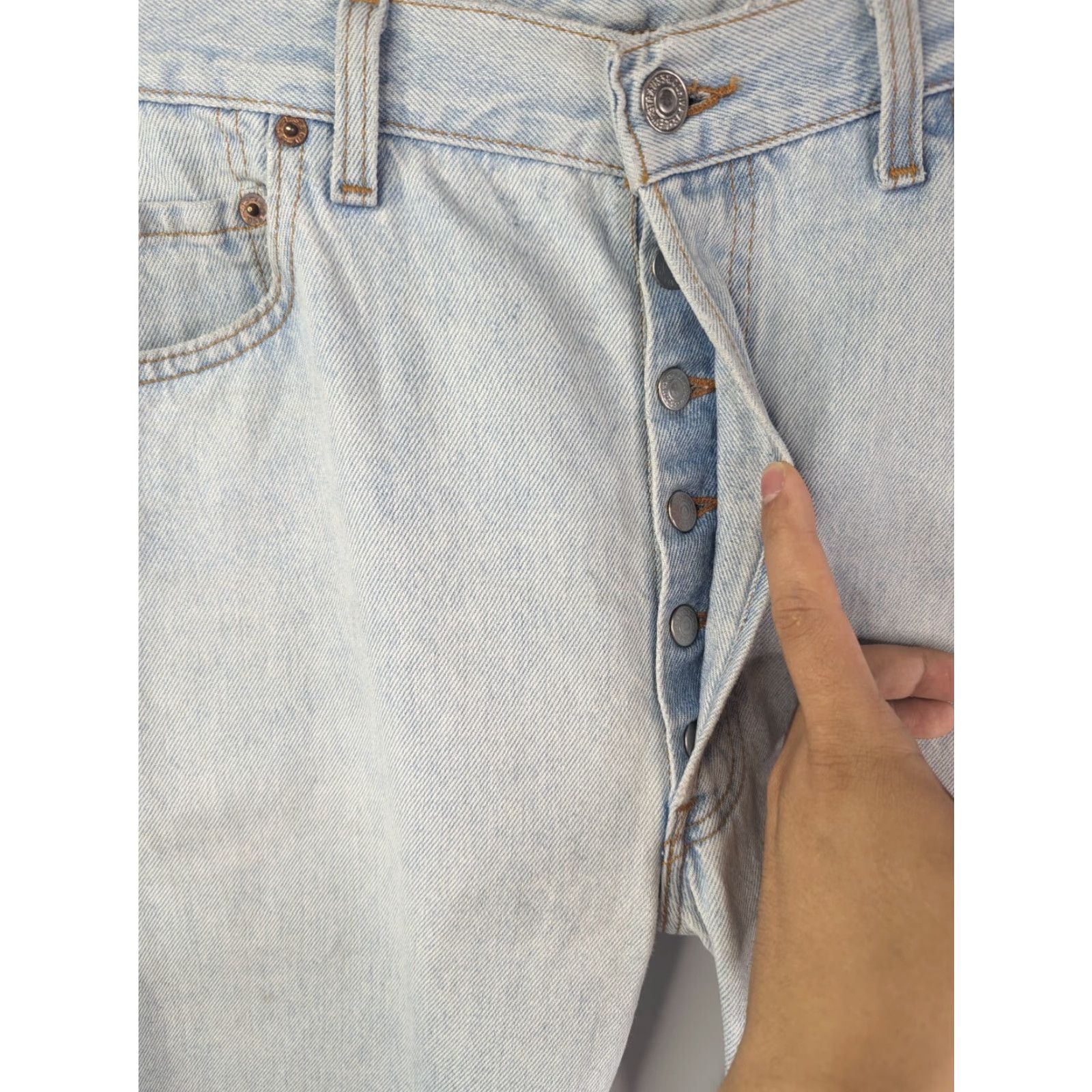 Levi's VINTAGE Levi’s 501 Jeans Men 36x32 Light Wash Button Fly USA 90s Style Straight Mens Jeans Size US 36 / EU 52 - 3 Thumbnail