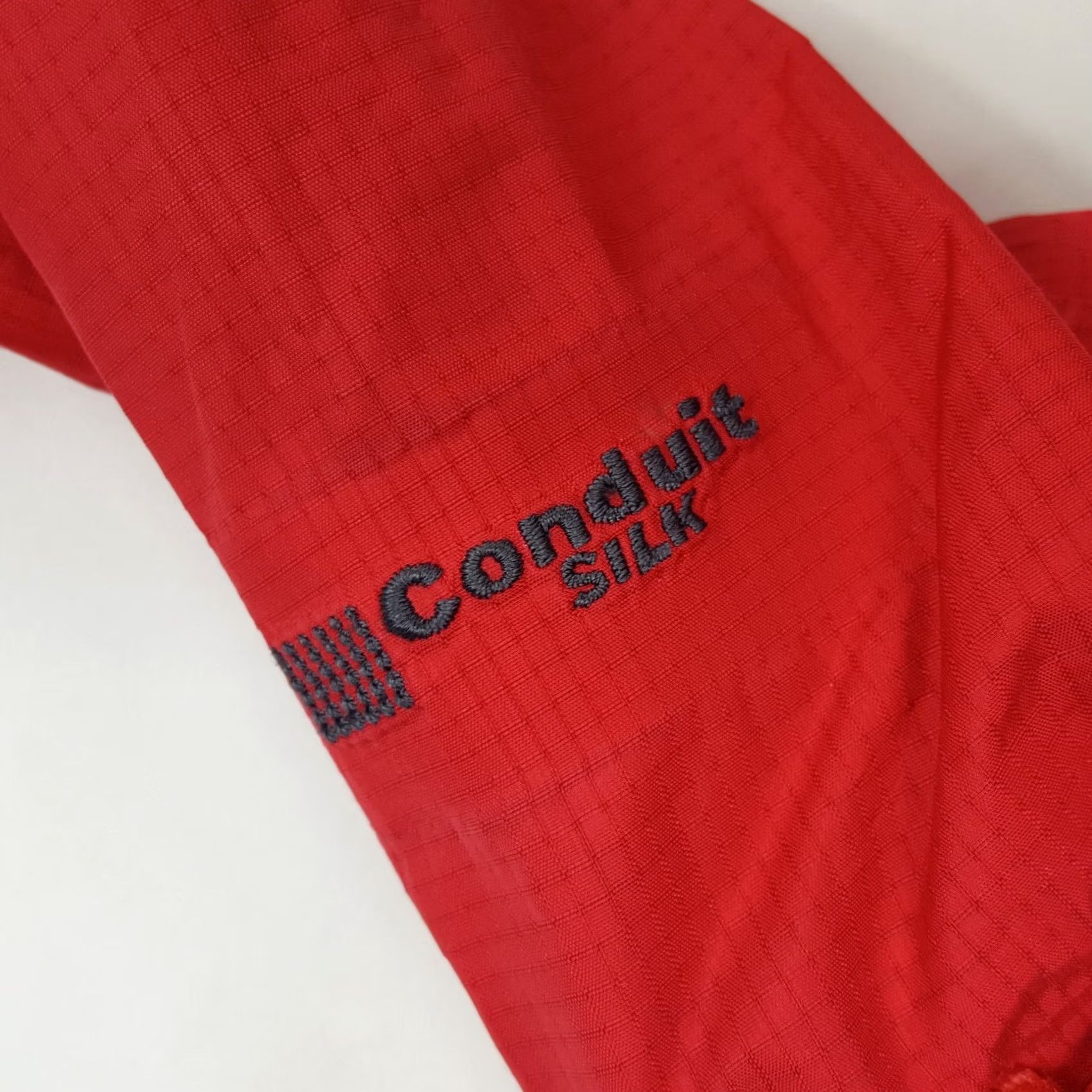 Mountain Hardwear VINTAGE Mountain Hardwear Conduit Silk Womens M Zip Up Retro Snow Ski Jacket Hooded Red Slim Cut Jacket Womens 90s Outdoor Camping Gorp Hiking Pockets Size M / US 6-8 / IT 42-44 - 7 Thumbnail