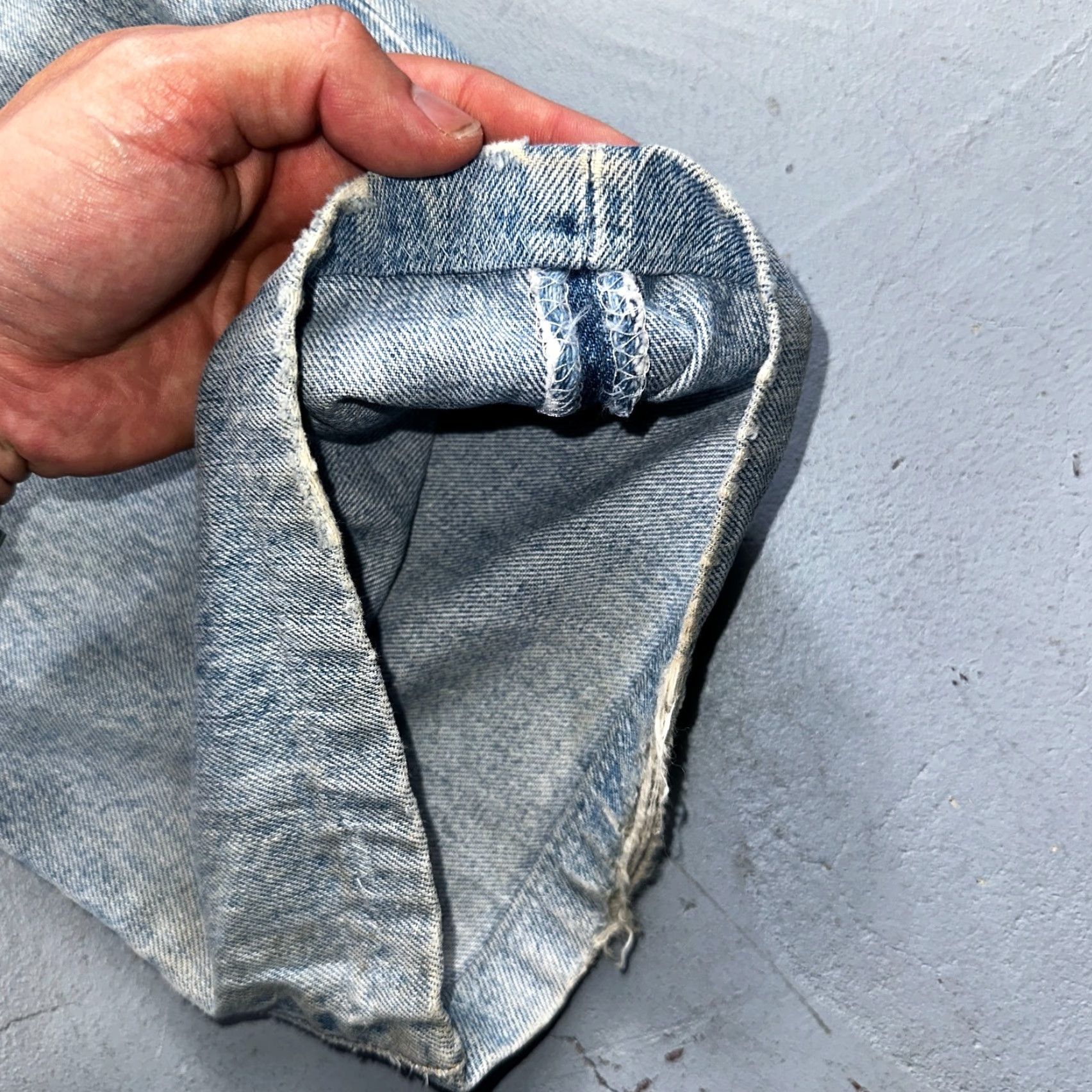 Levi's VINTAGE Levi's 501 Jeans Mens 40x30 Straight Leg Blue Light Wash 90s Denim Size US 40 / EU 56 - 4 Thumbnail