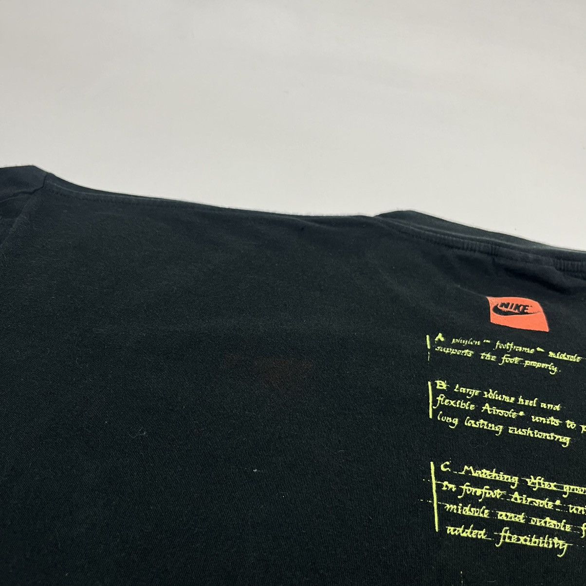Nike Vintage Nike Tee 90s footprint Rare Size US XXL / EU 58 / 5 - 9 Thumbnail