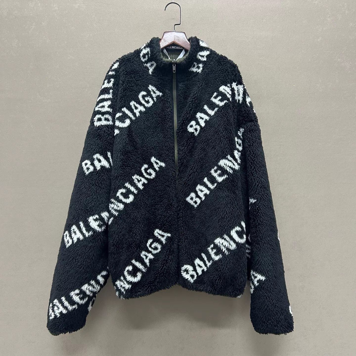 Balenciaga Balenciaga Mastercard double-sided allover black fleece Jkt Size US L / EU 52-54 / 3 - 1 Thumbnail