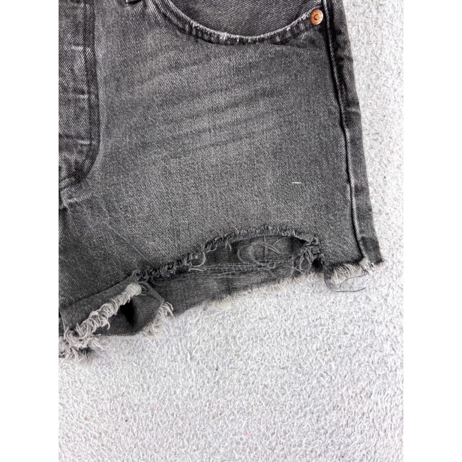 Levi's Levis Womens Black Denim Cut-Off Shorts 28 Zip Fly 501 Big E 501 Classic Stretch 2 Inseam Jeans Short Size 28" / US 6 / IT 42 - 2 Thumbnail