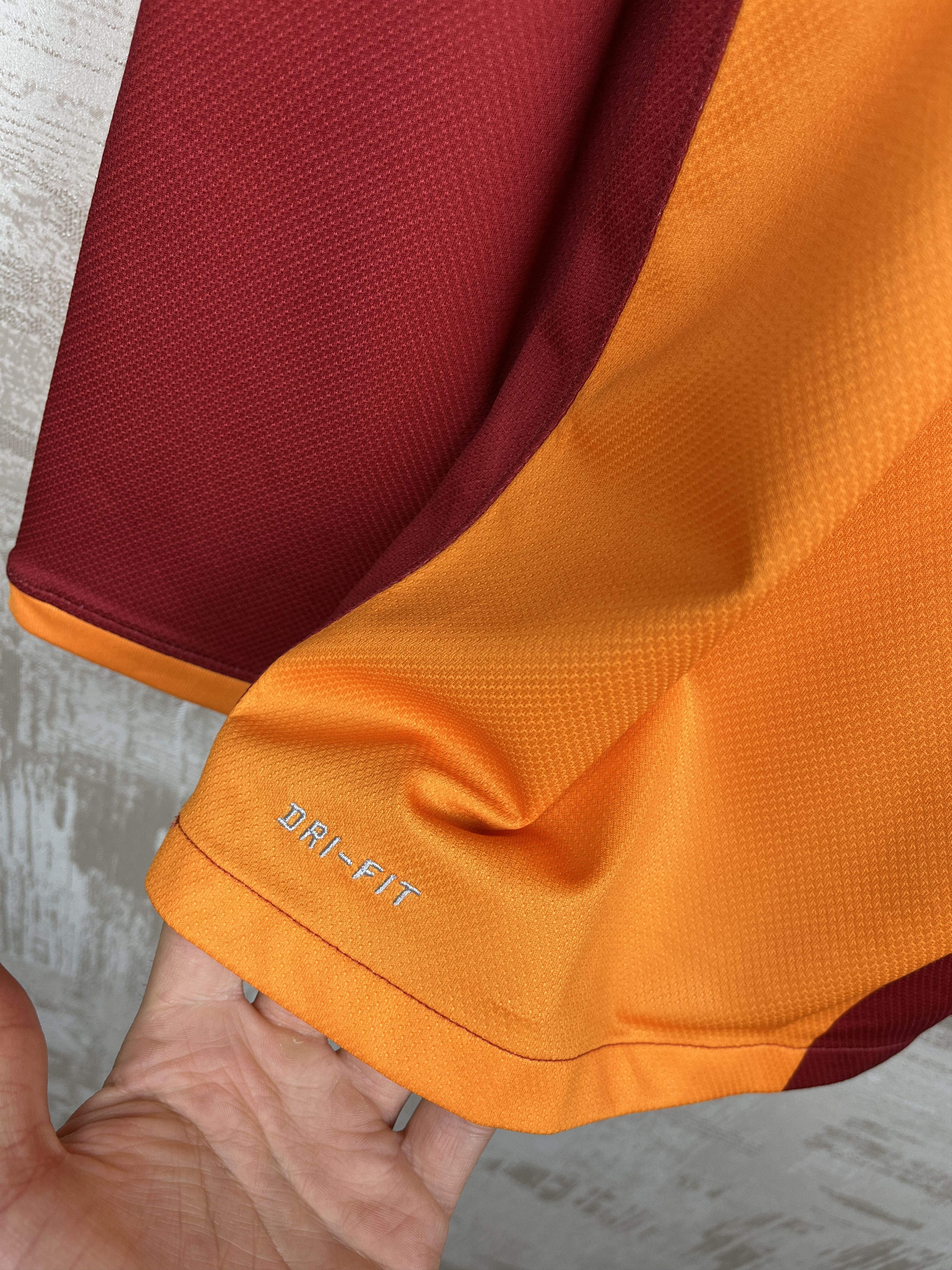 Nike Galatasaray Home Shirt 2013-2014 Soccer Football L/S Jersey Size US S / EU 44-46 / 1 - 9 Thumbnail