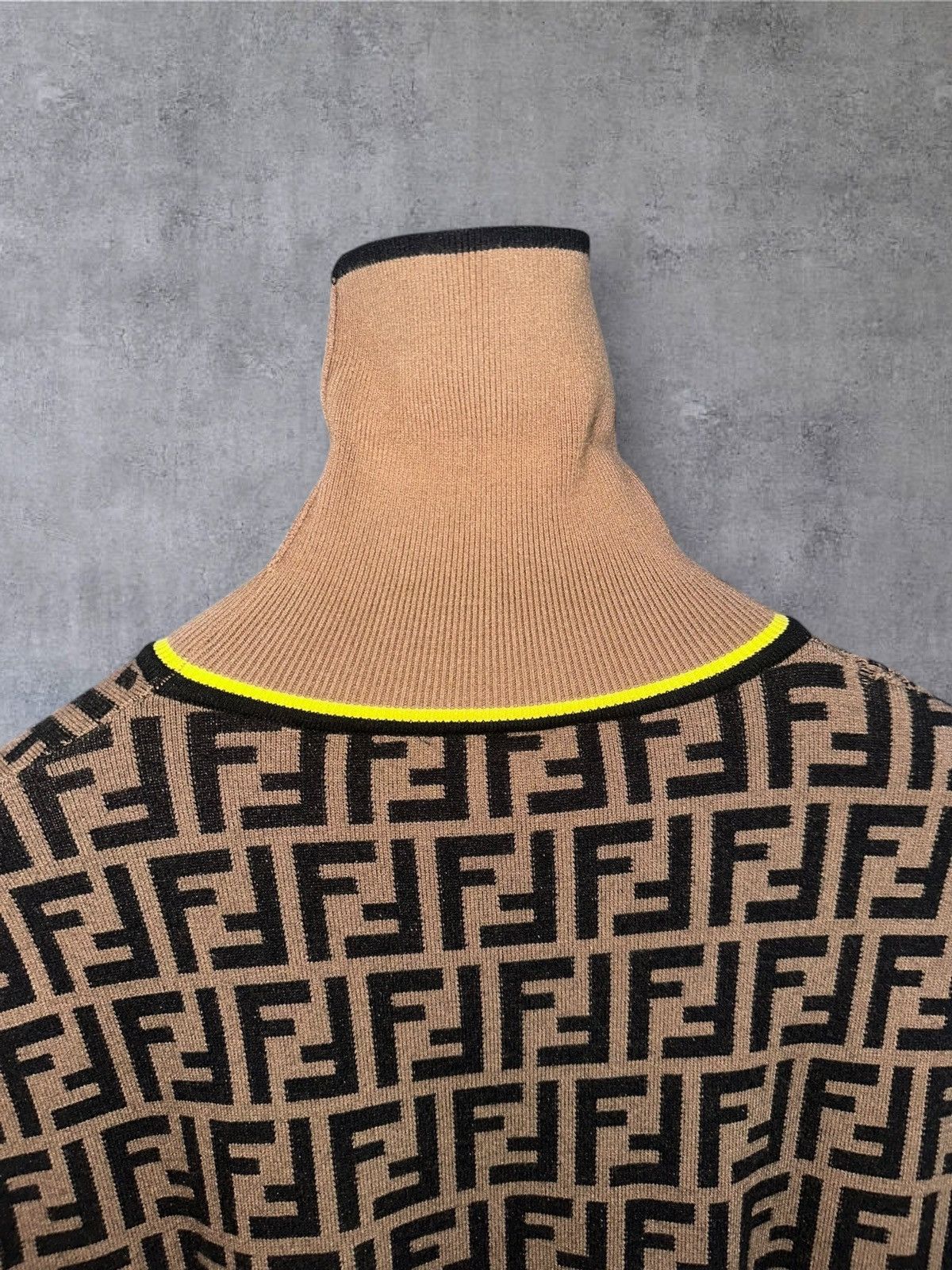 Fendi FENDI TURTLE NECK SWEATER SIZE 50 M Size US M / EU 48-50 / 2 - 4 Thumbnail