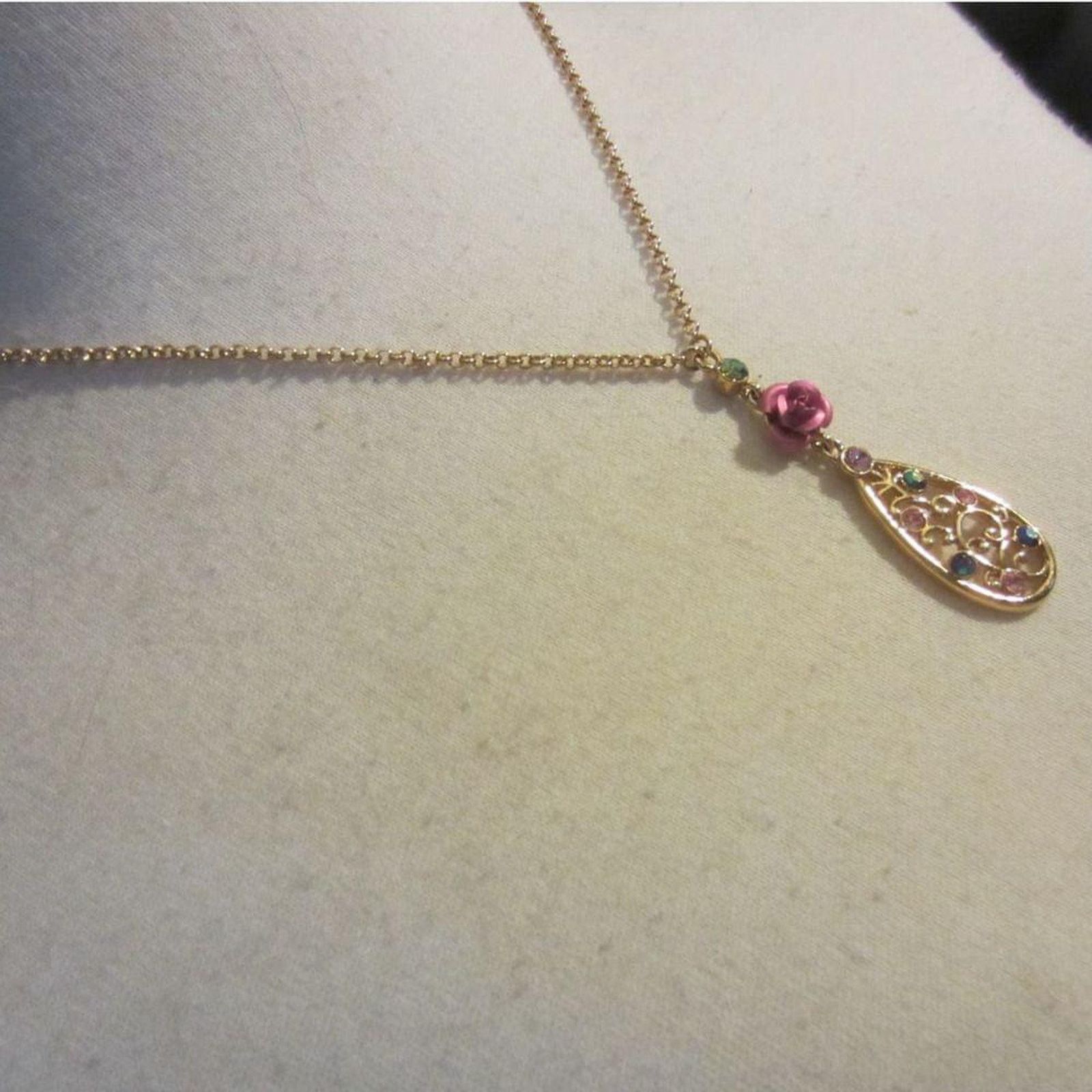 Vintage Gold Floral Teardrop Pendant Necklace Pink Rose Rhinestone Size ONE SIZE - 5 Thumbnail
